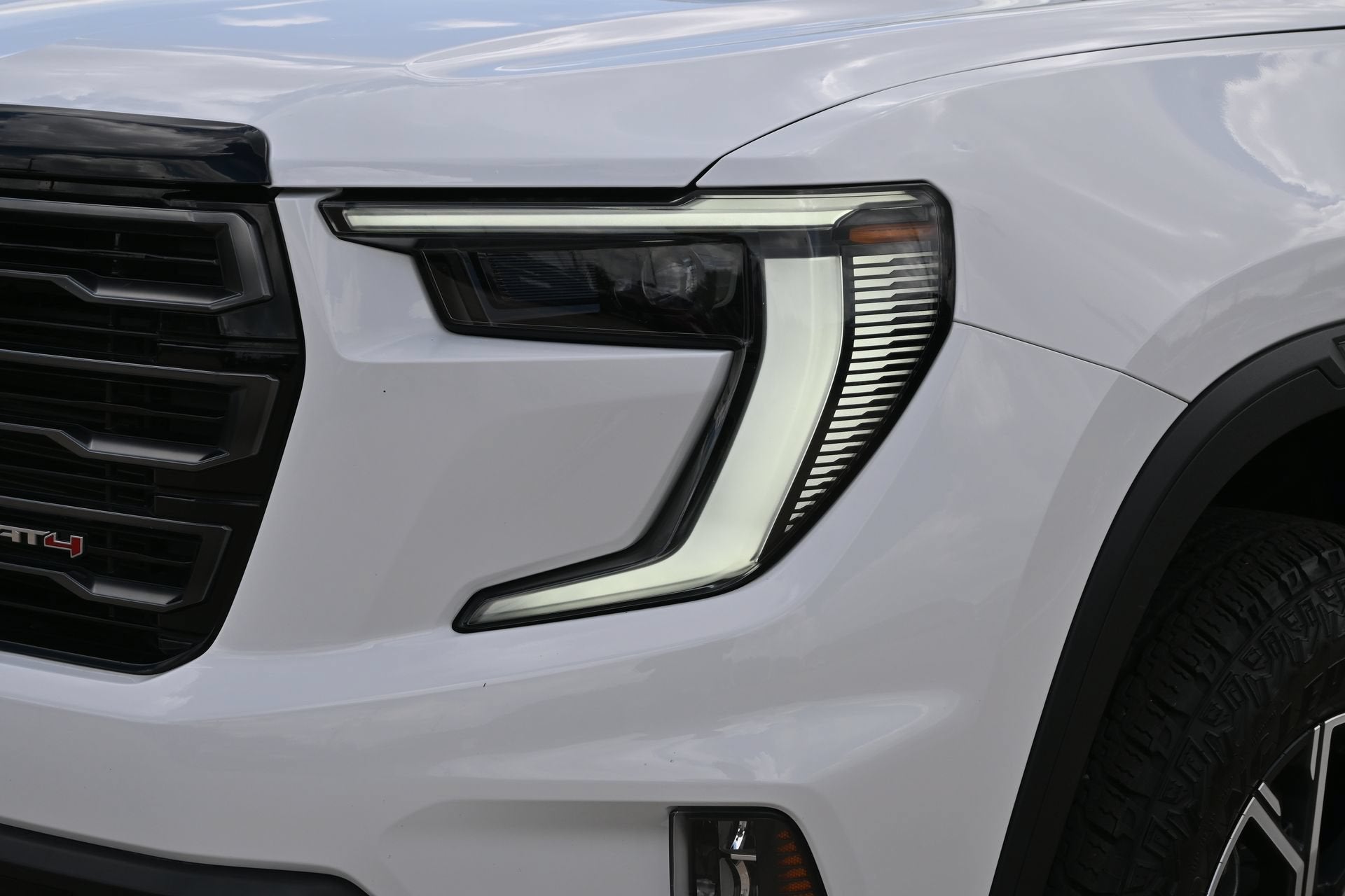 2025 GMC Acadia AT4