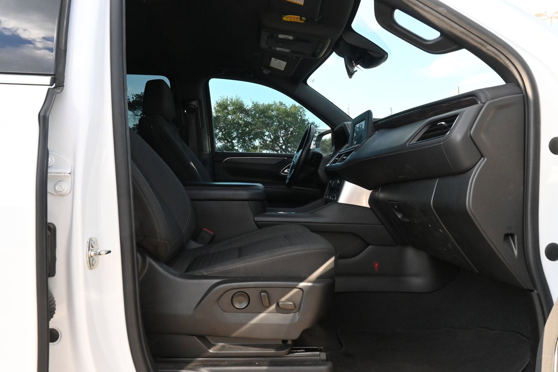 2023 Chevrolet Suburban LS