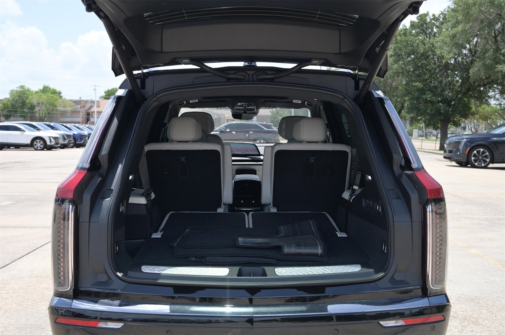 2026 Cadillac VISTIQ Sport