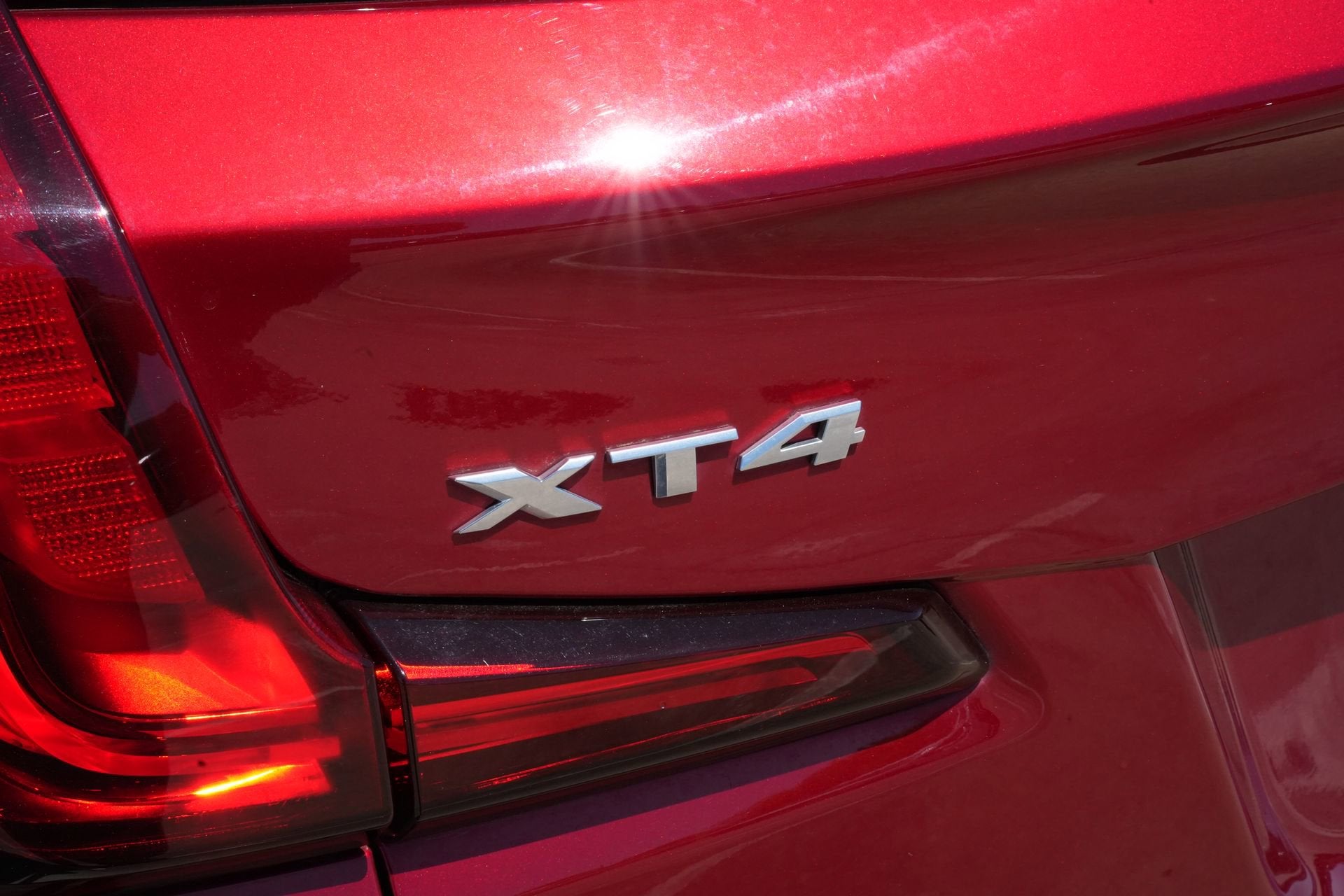 2022 Cadillac XT4 Premium Luxury