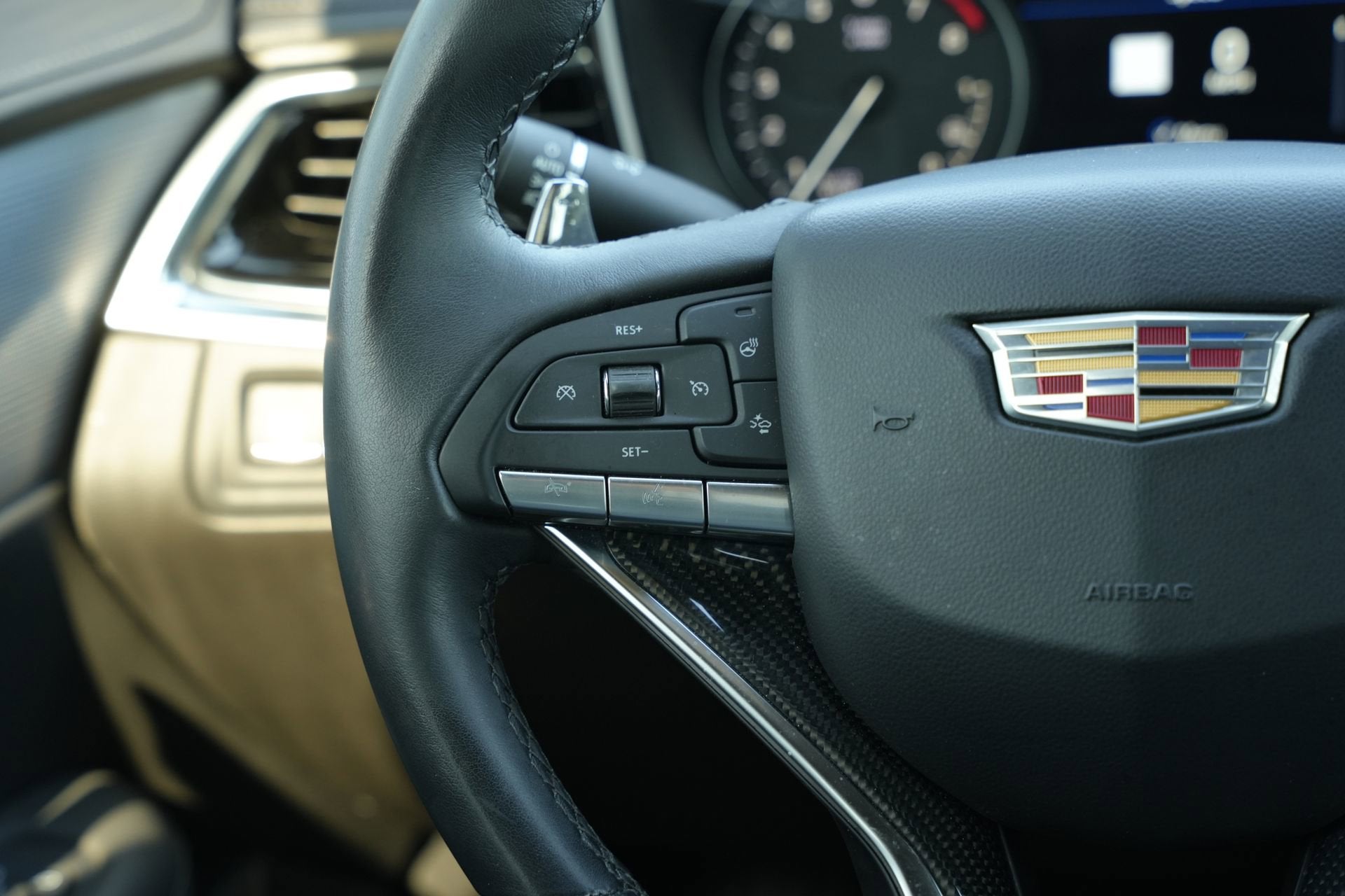 2025 Cadillac XT6 Sport