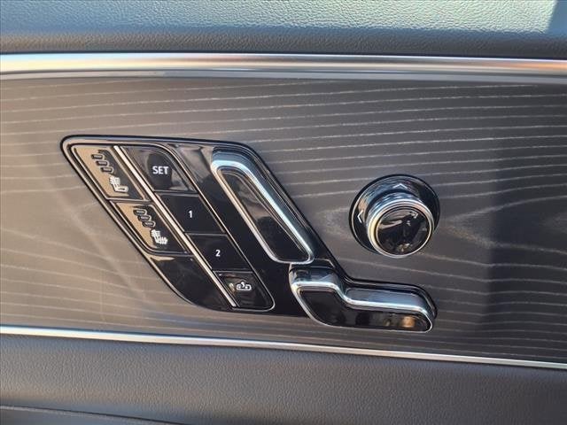 2025 Cadillac LYRIQ Luxury 1