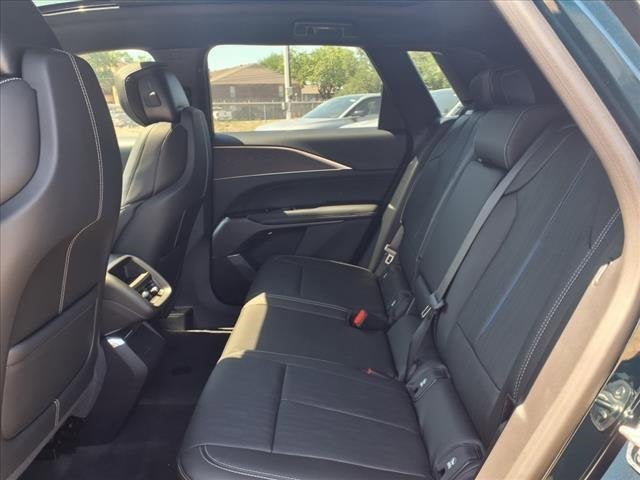 2025 Cadillac LYRIQ Luxury 1