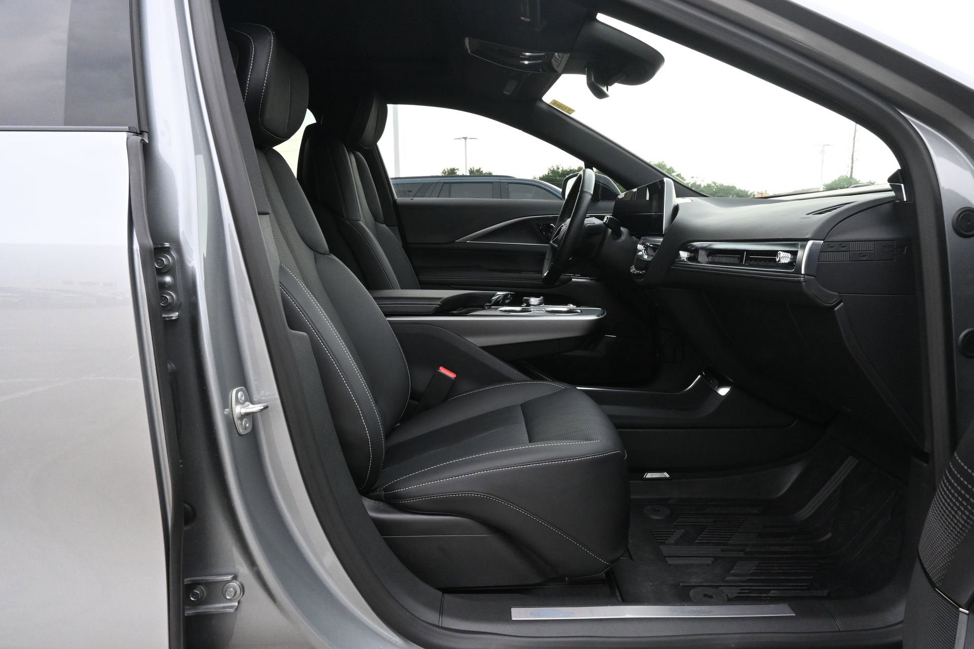2025 Cadillac LYRIQ Luxury 1