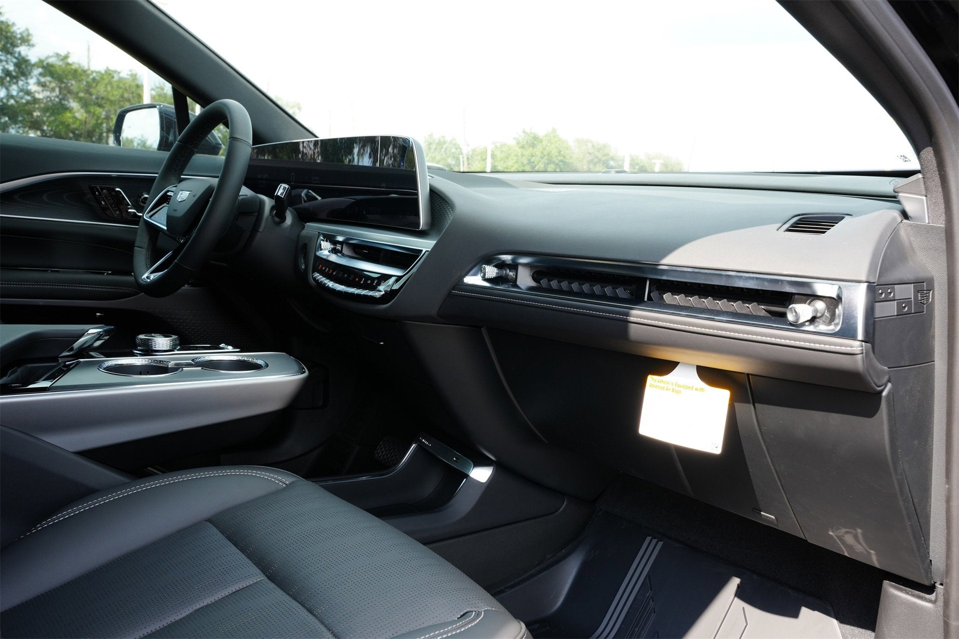 2025 Cadillac LYRIQ Luxury 1