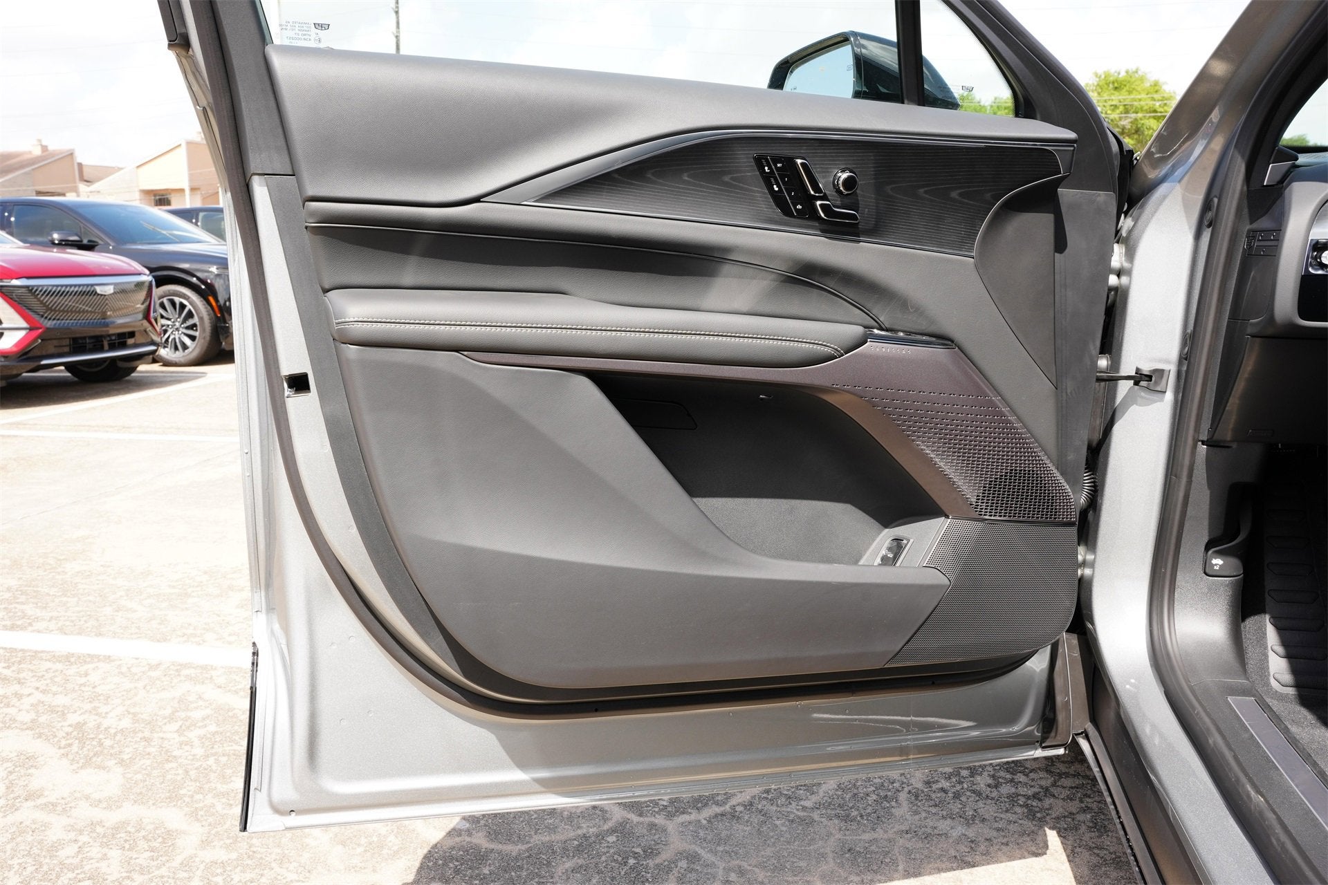 2025 Cadillac LYRIQ Luxury 1