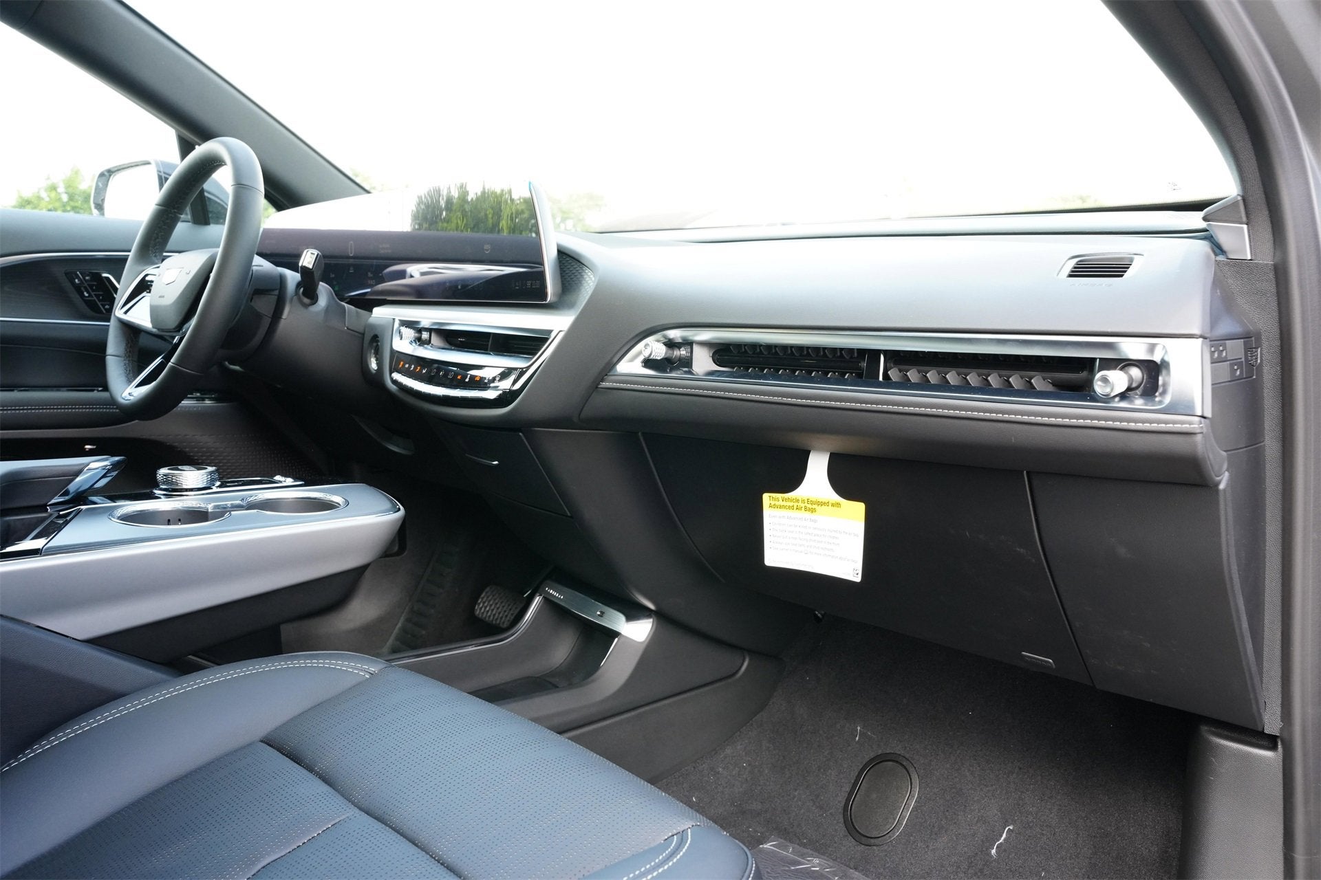 2025 Cadillac LYRIQ Luxury 1