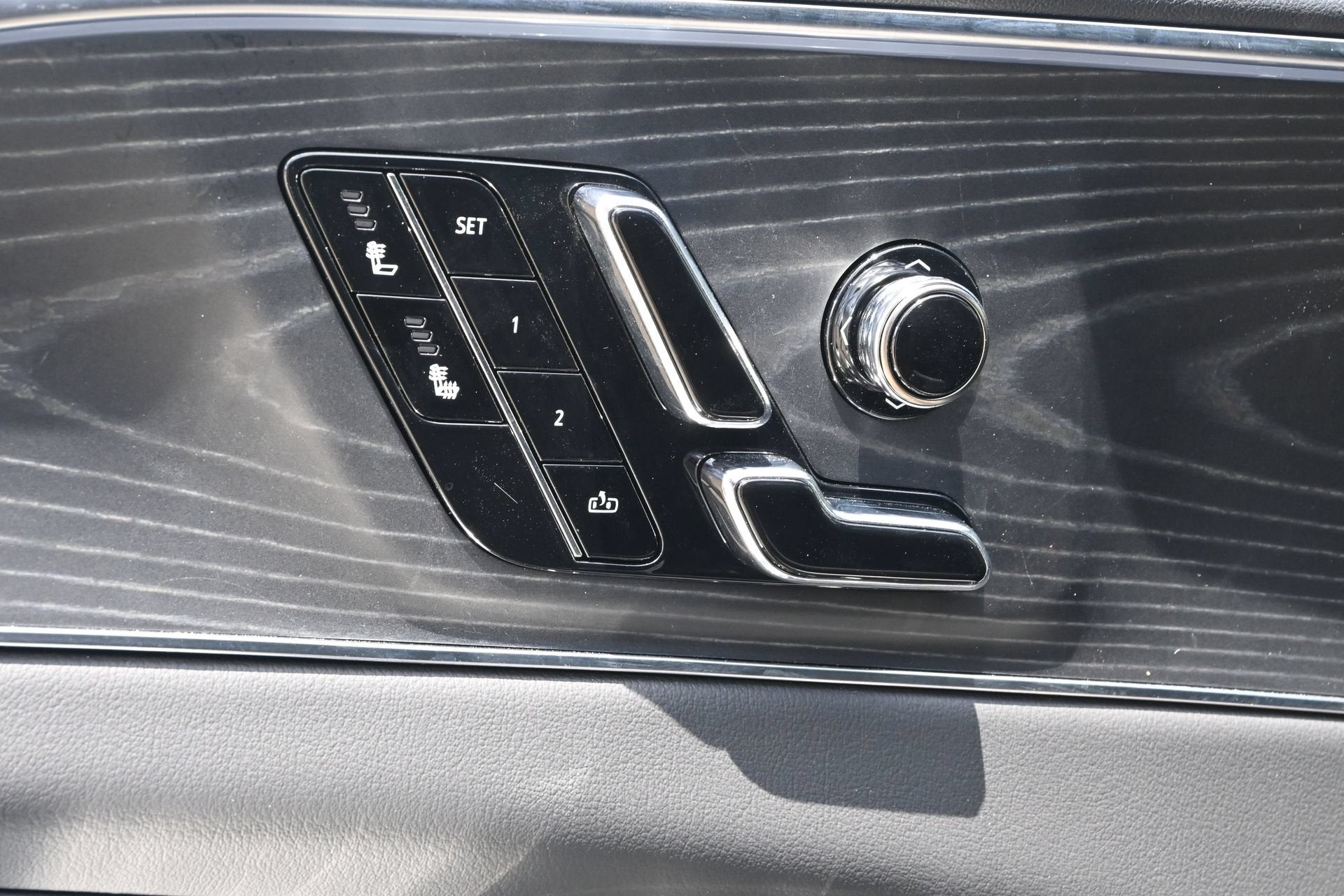 2025 Cadillac LYRIQ Luxury 1