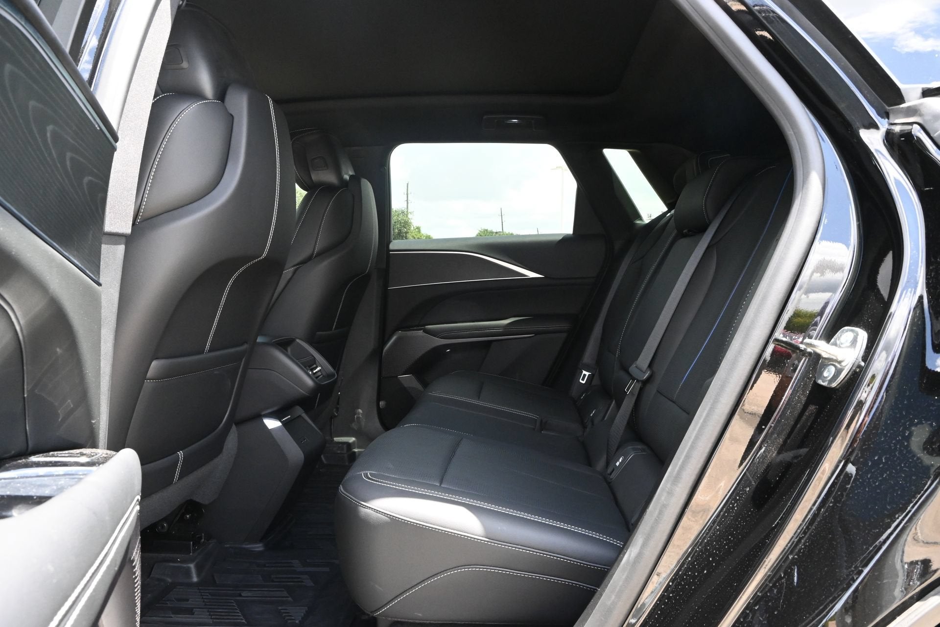 2025 Cadillac LYRIQ Luxury 1