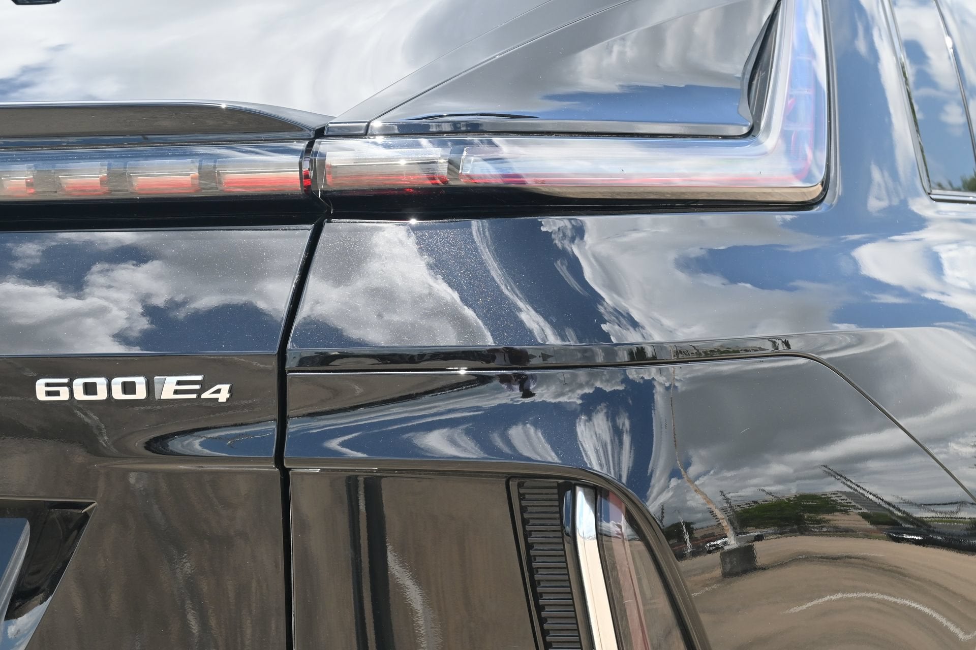 2025 Cadillac LYRIQ Luxury 1
