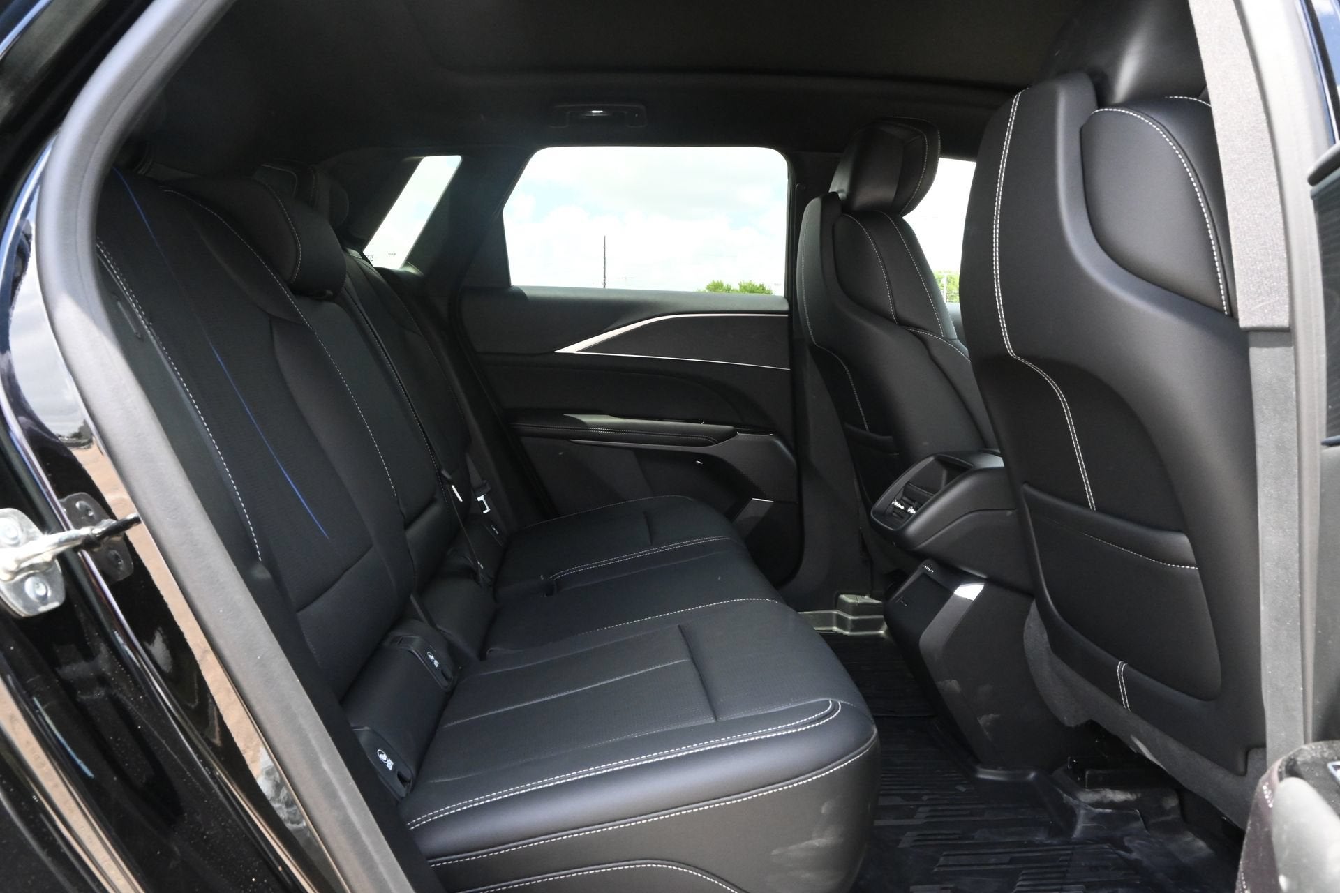 2025 Cadillac LYRIQ Luxury 1