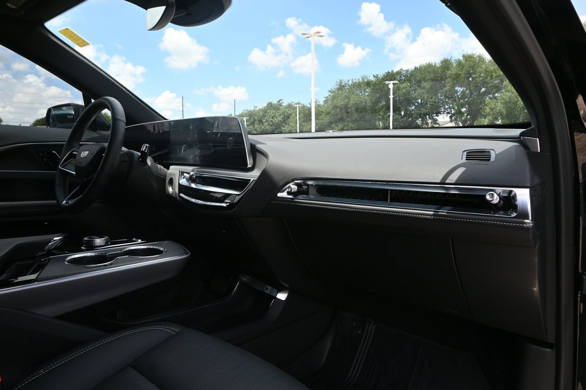 2025 Cadillac LYRIQ Luxury 1
