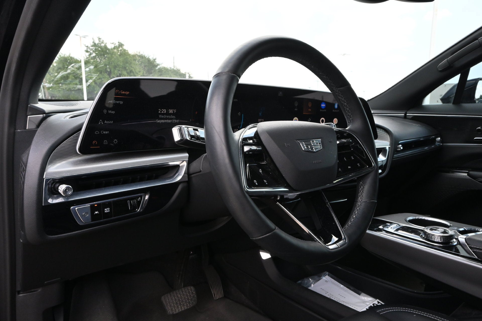 2024 Cadillac LYRIQ Luxury 1