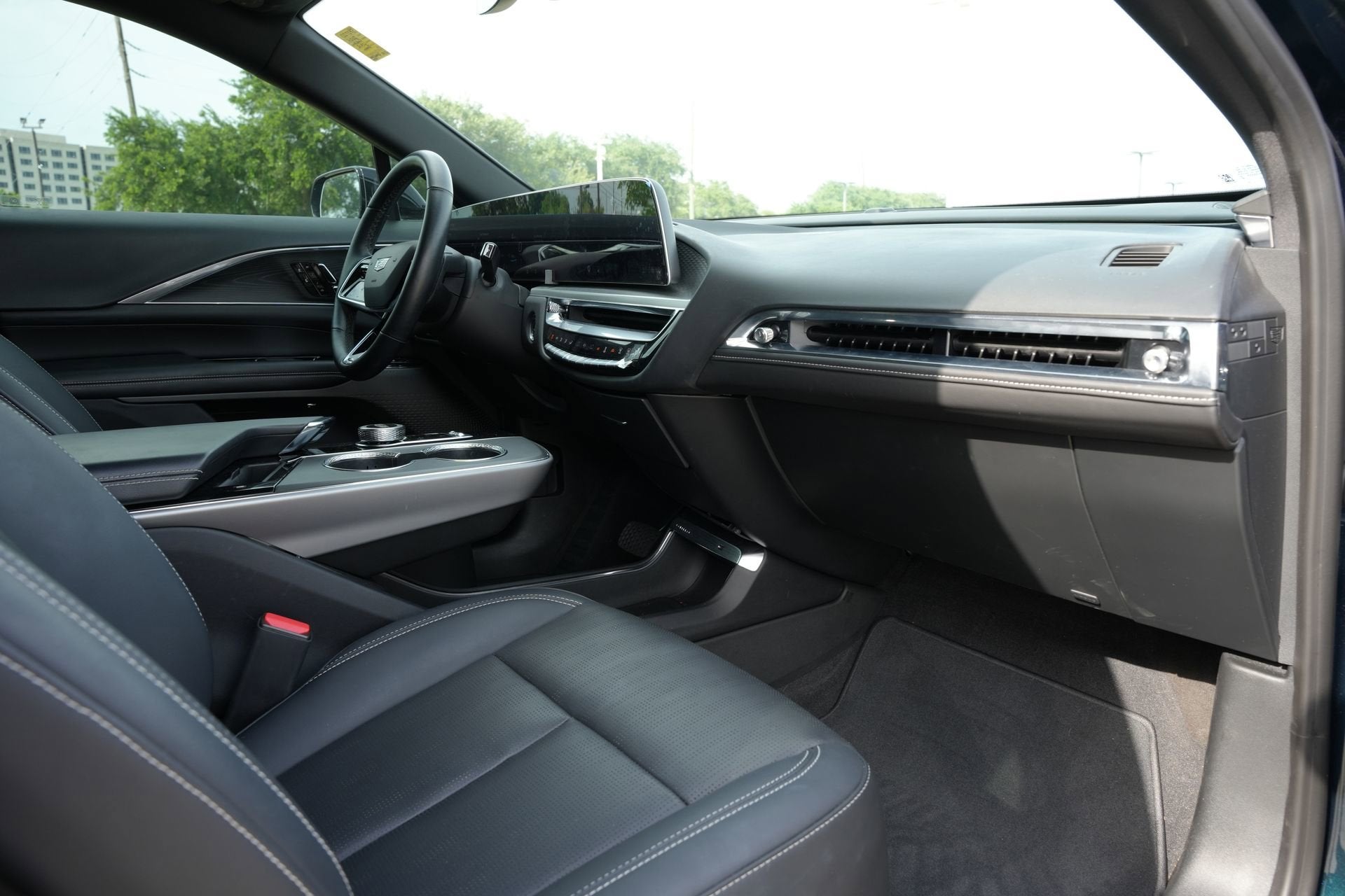 2024 Cadillac LYRIQ Luxury 1