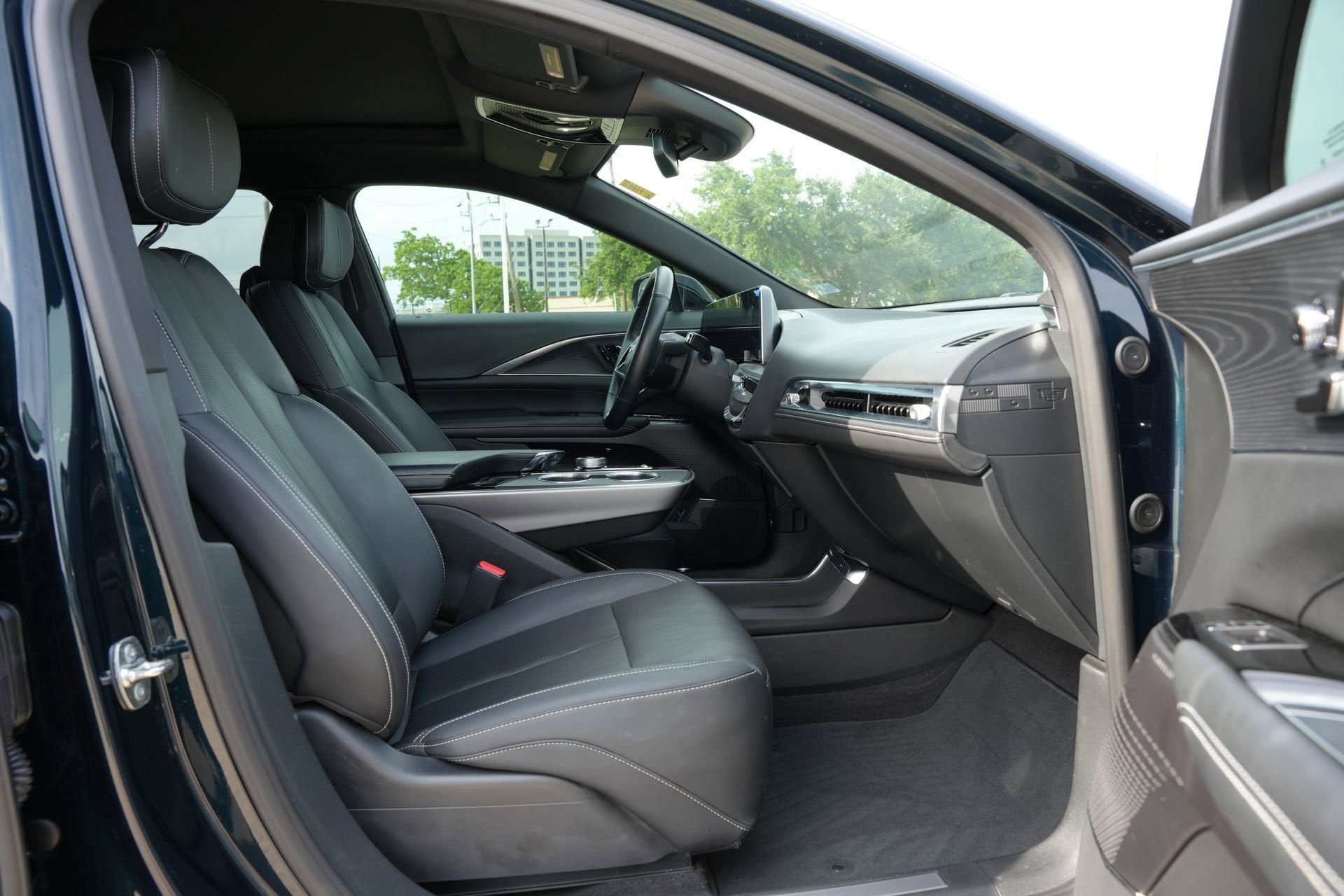 2024 Cadillac LYRIQ Luxury 1