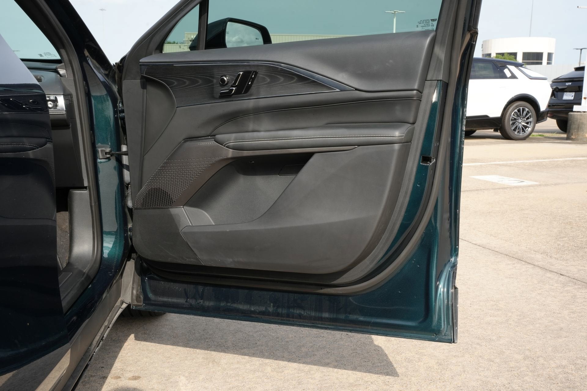 2024 Cadillac LYRIQ Luxury 1