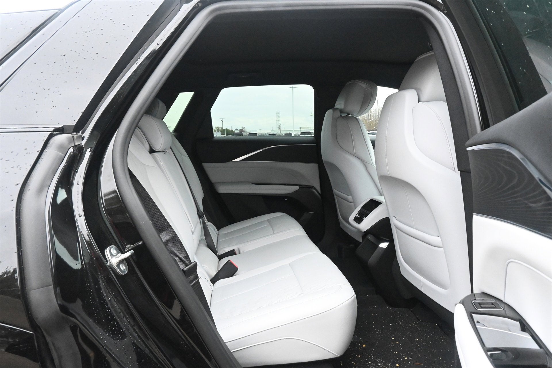 2024 Cadillac LYRIQ Luxury 1