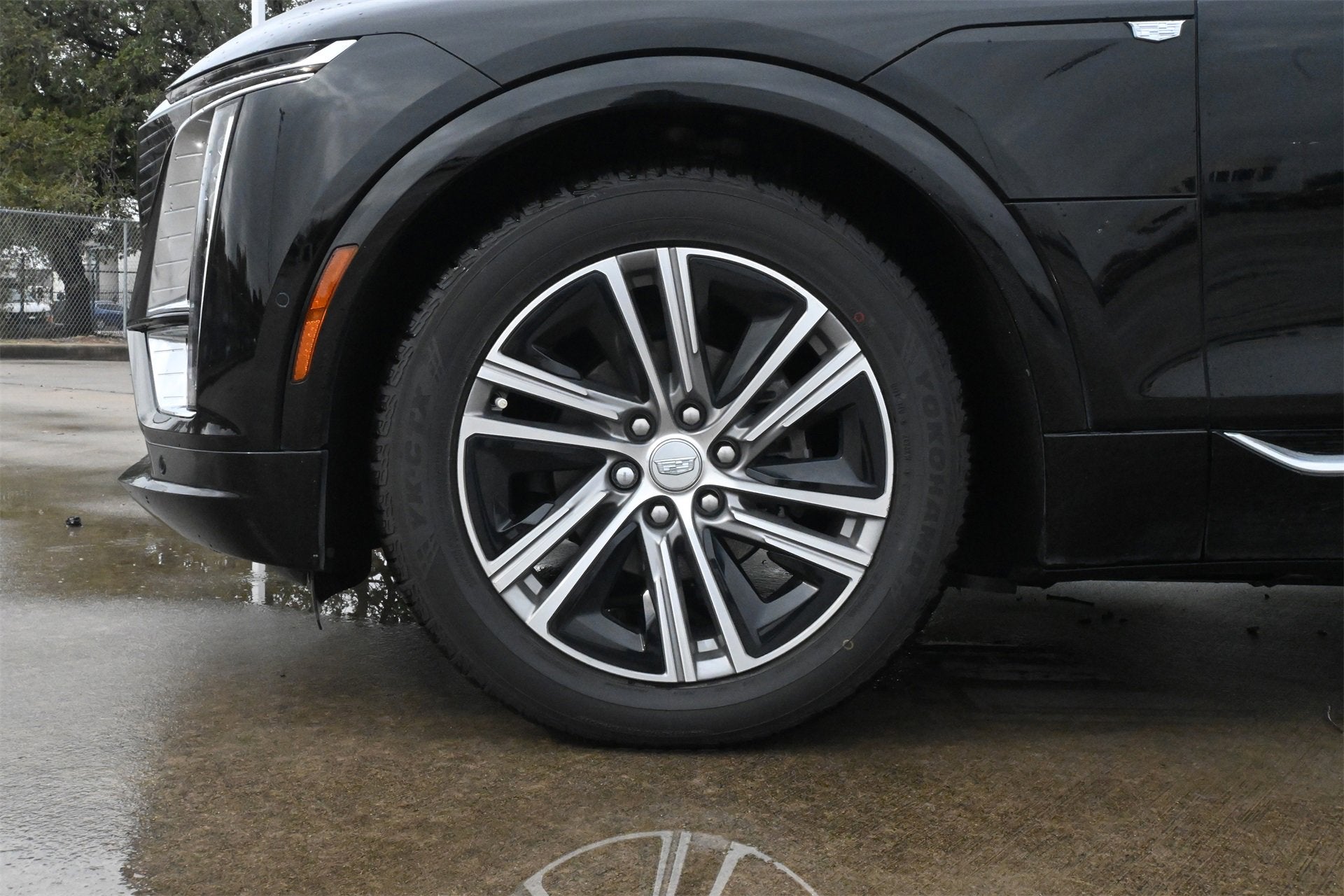 2024 Cadillac LYRIQ Luxury 1