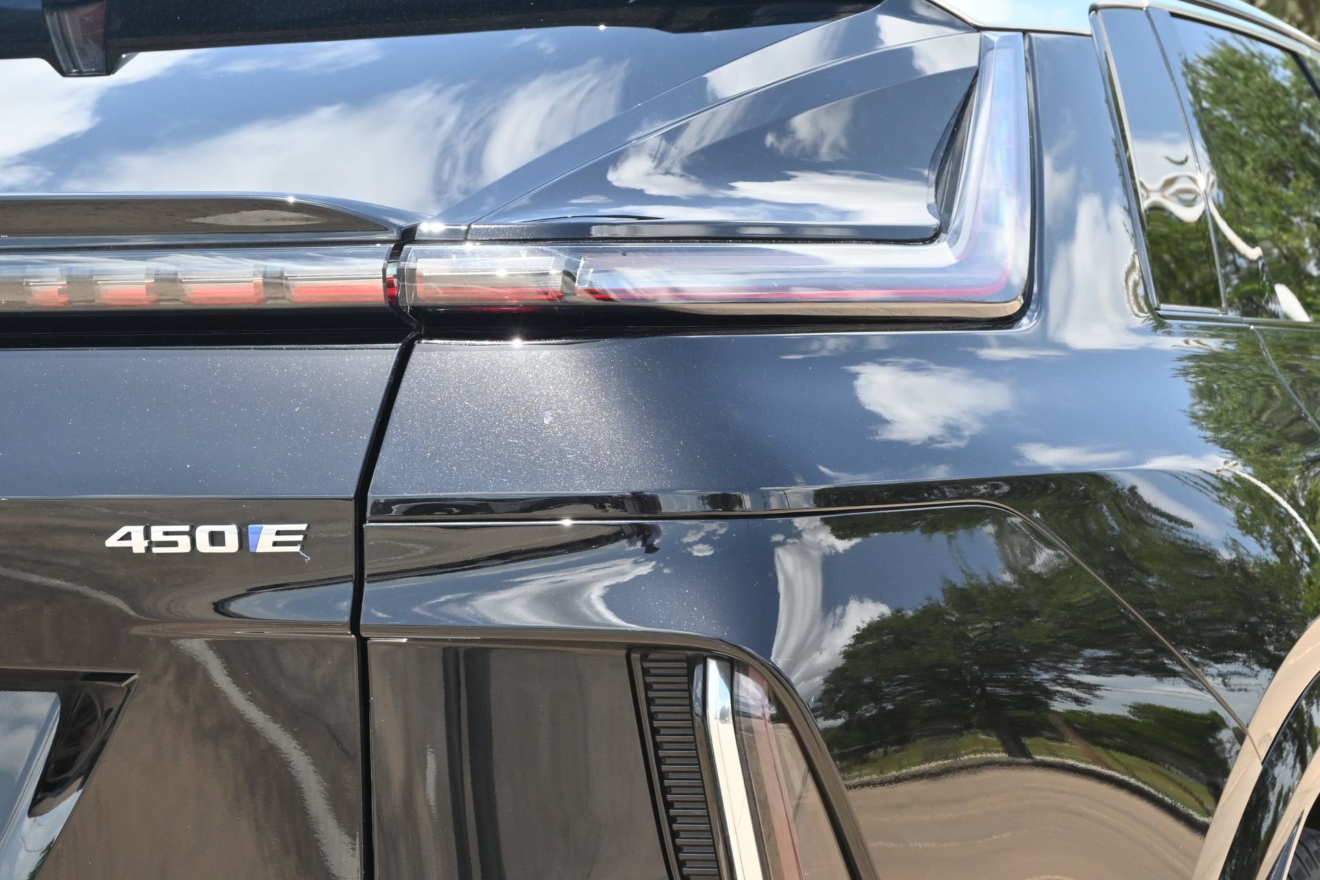 2024 Cadillac LYRIQ Luxury 1