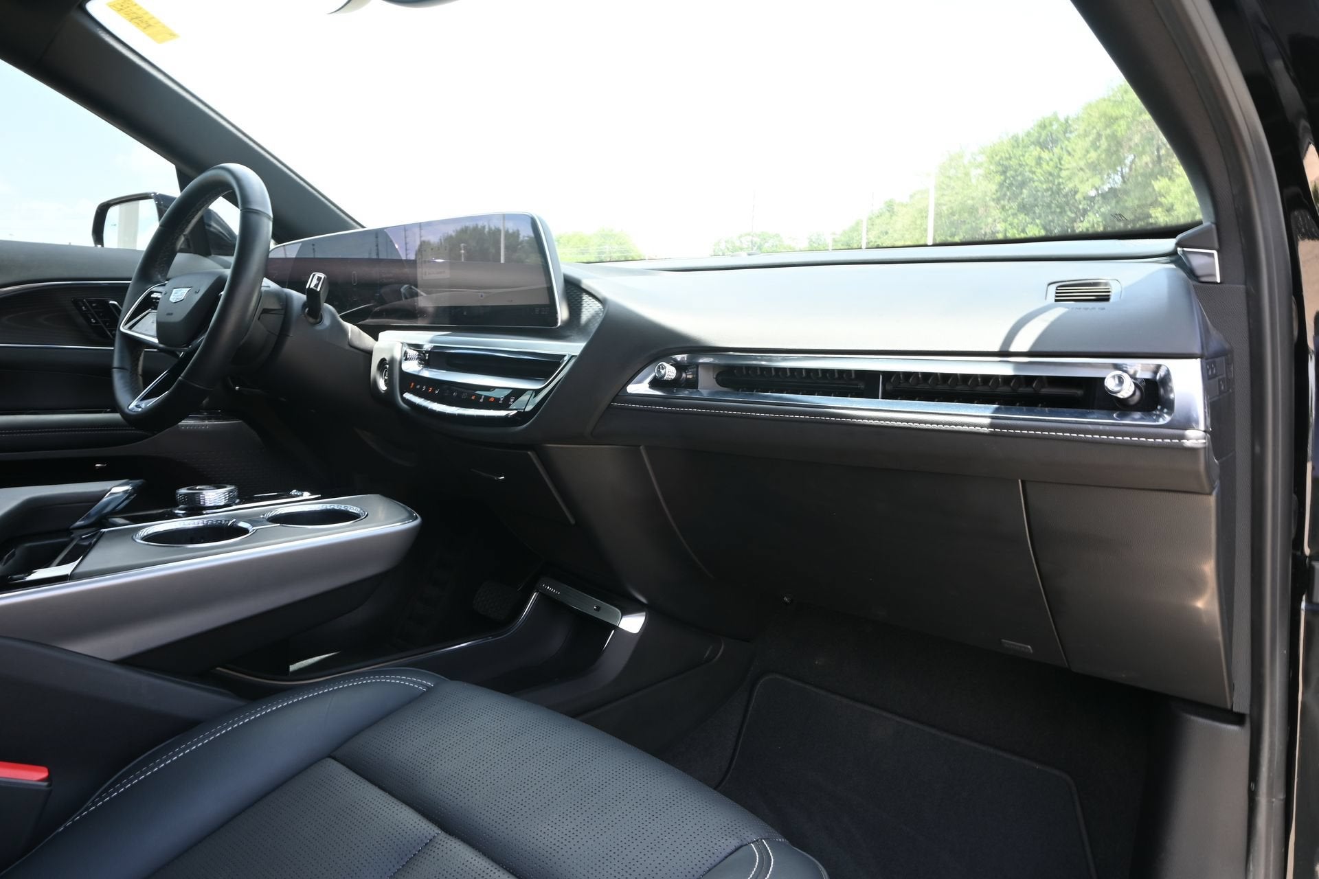 2024 Cadillac LYRIQ Luxury 1