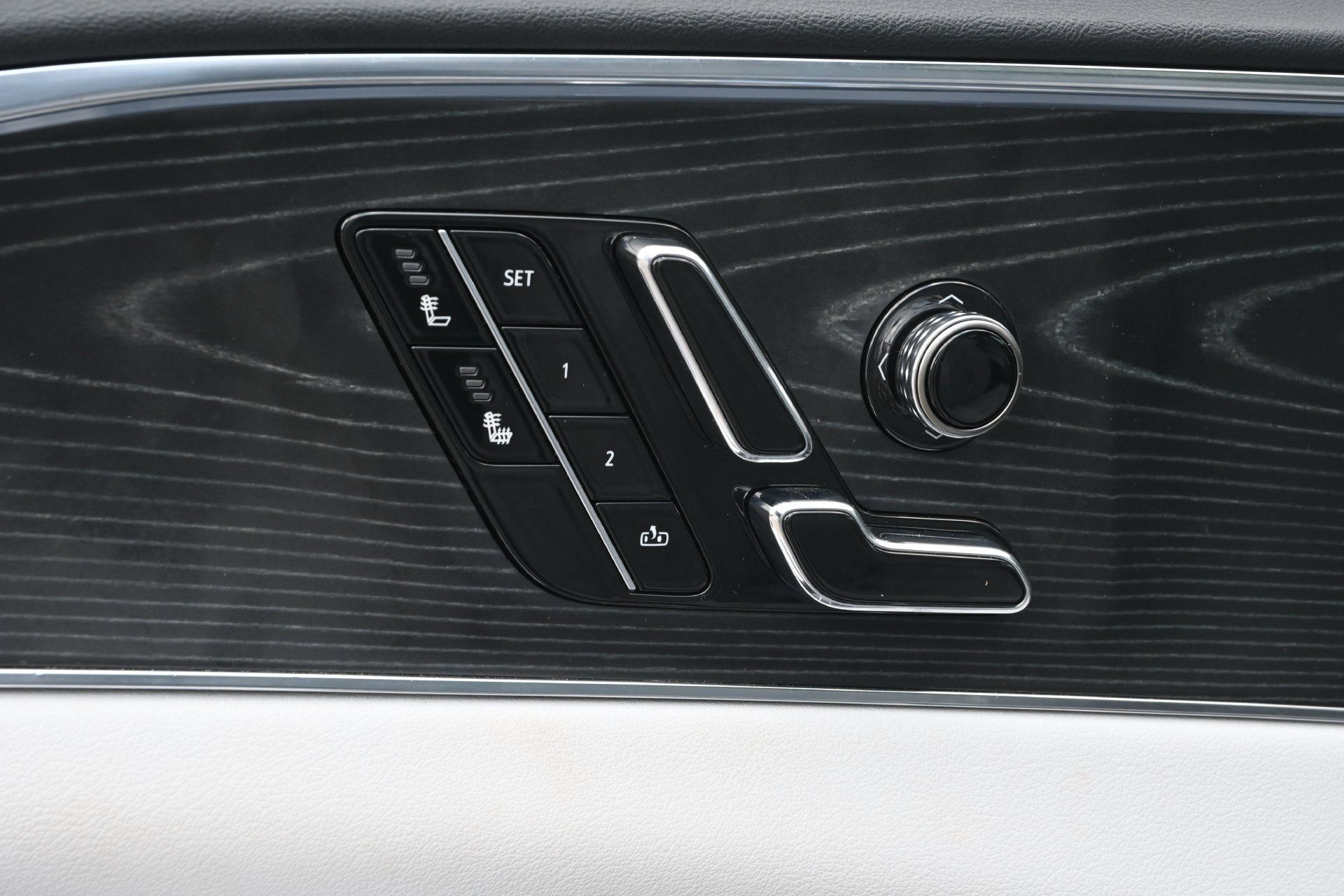 2024 Cadillac LYRIQ Luxury 1