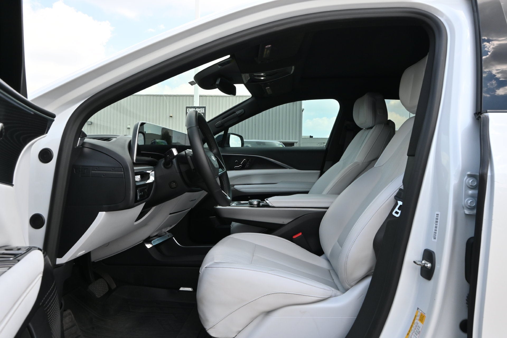2024 Cadillac LYRIQ Luxury 1