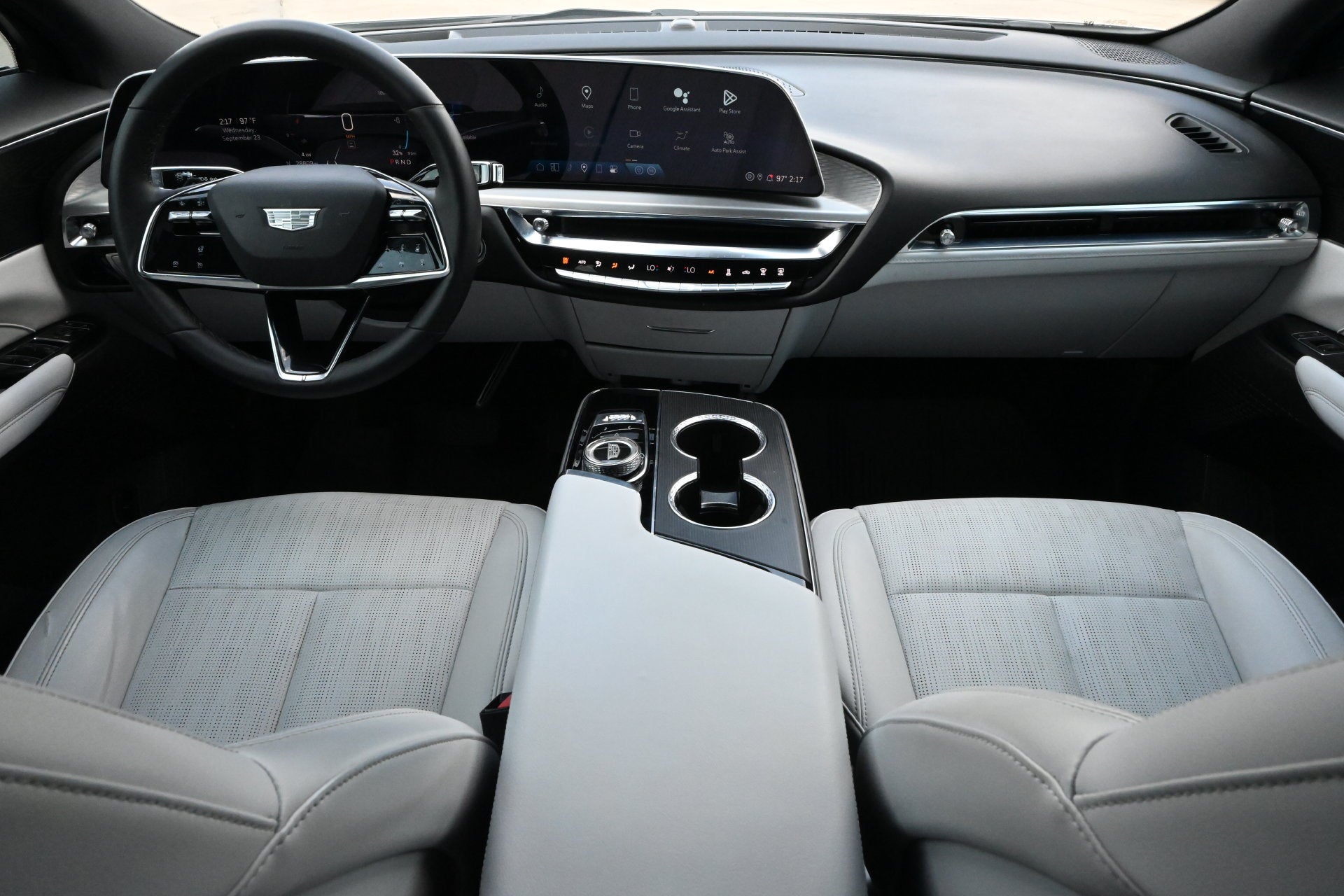 2024 Cadillac LYRIQ Luxury 1