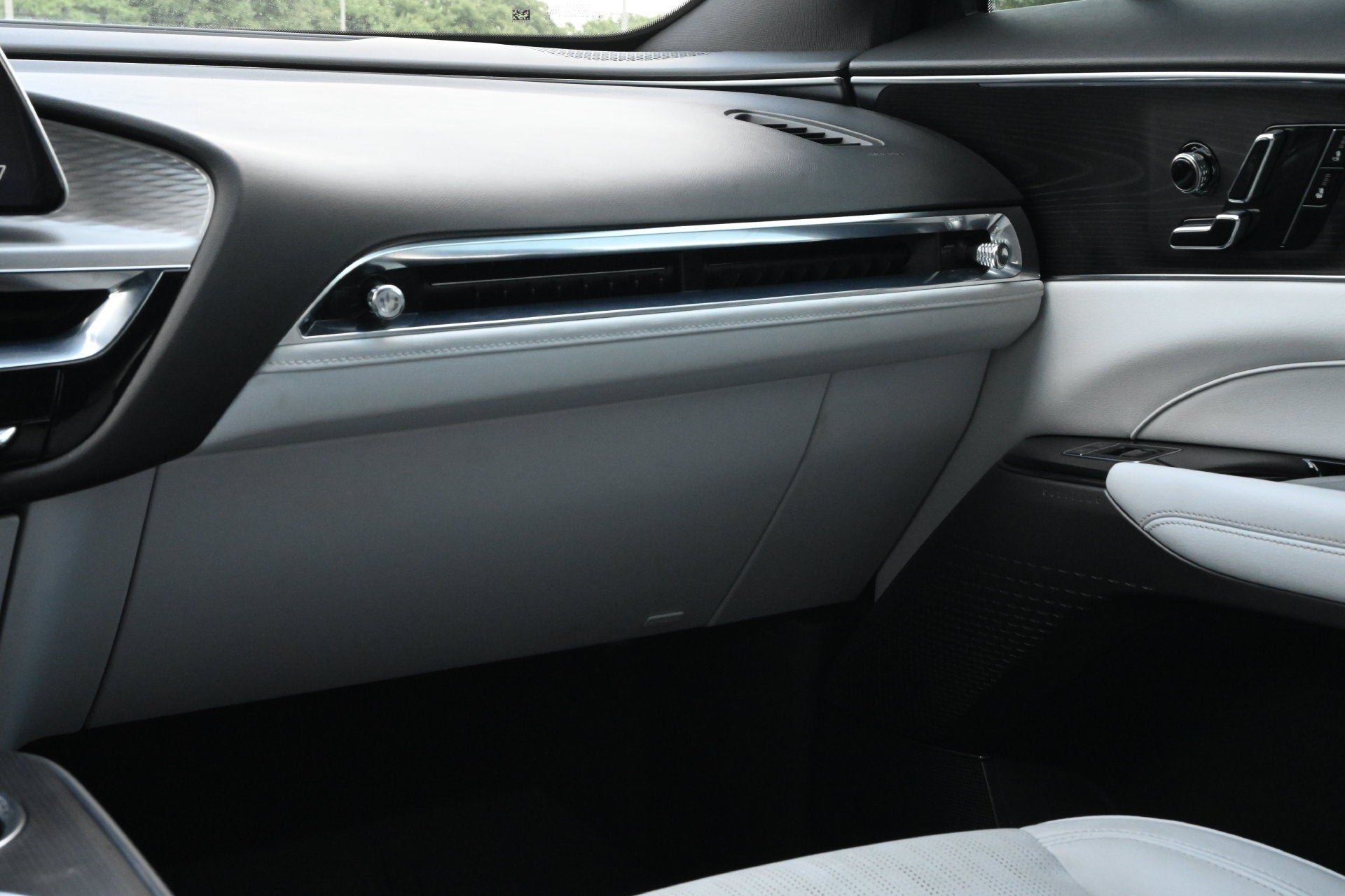 2024 Cadillac LYRIQ Luxury 1