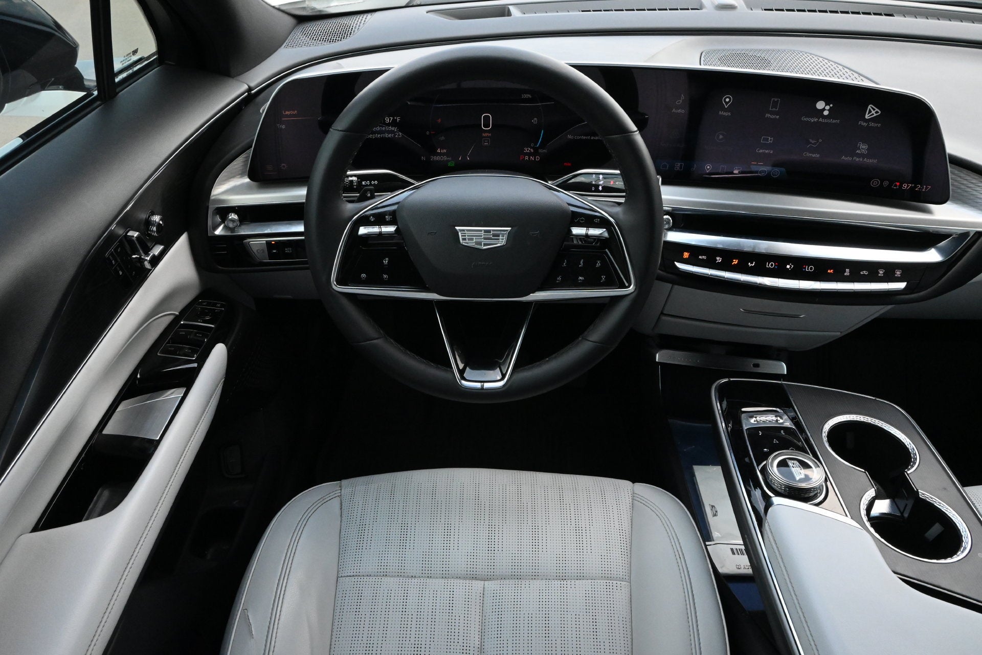 2024 Cadillac LYRIQ Luxury 1
