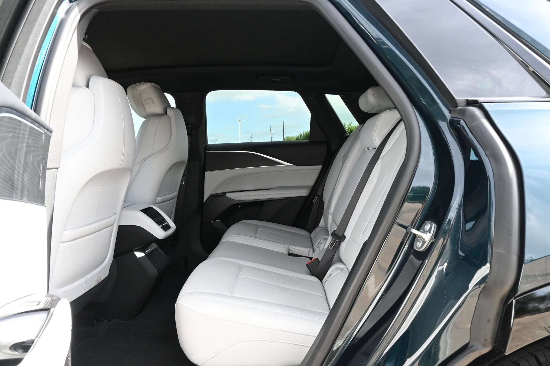 2024 Cadillac LYRIQ Luxury 1