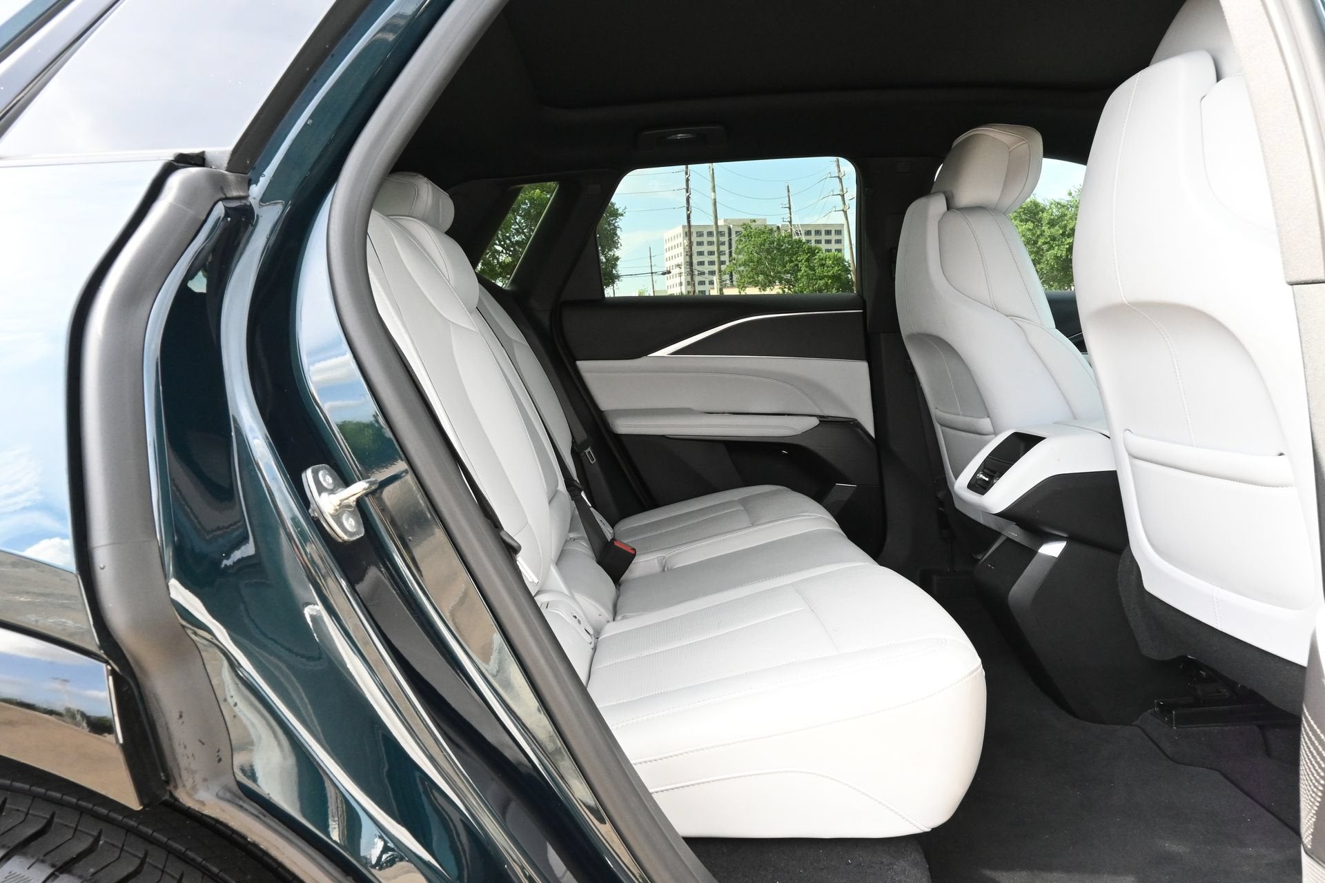2024 Cadillac LYRIQ Luxury 1