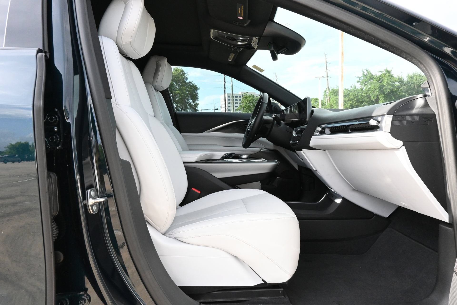 2024 Cadillac LYRIQ Luxury 1