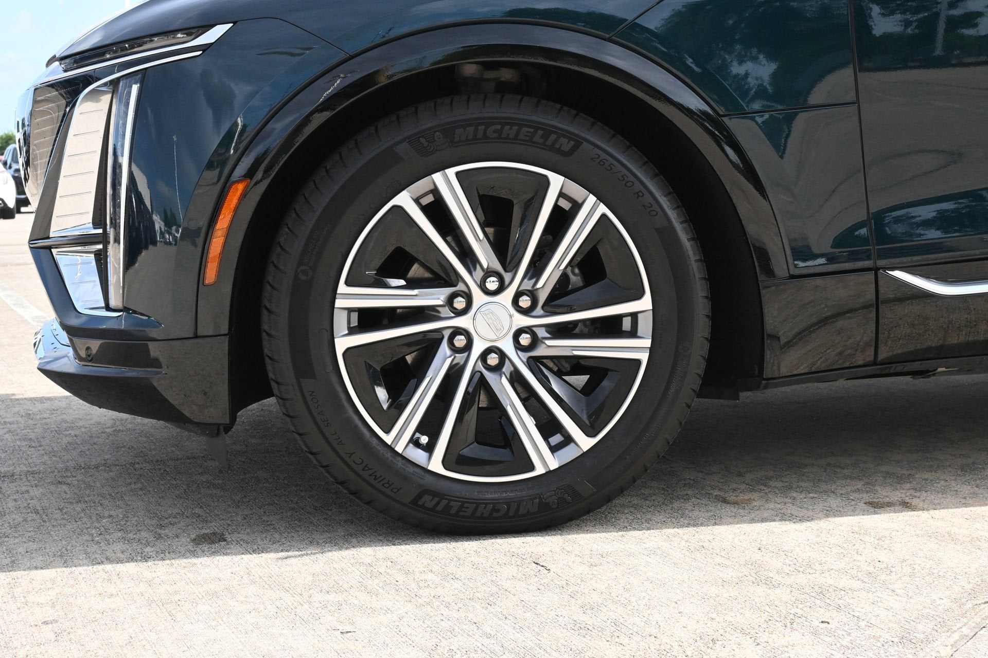 2024 Cadillac LYRIQ Luxury 1