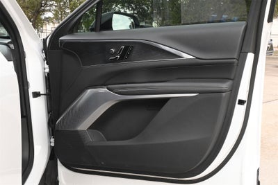 2024 Cadillac LYRIQ Luxury 2