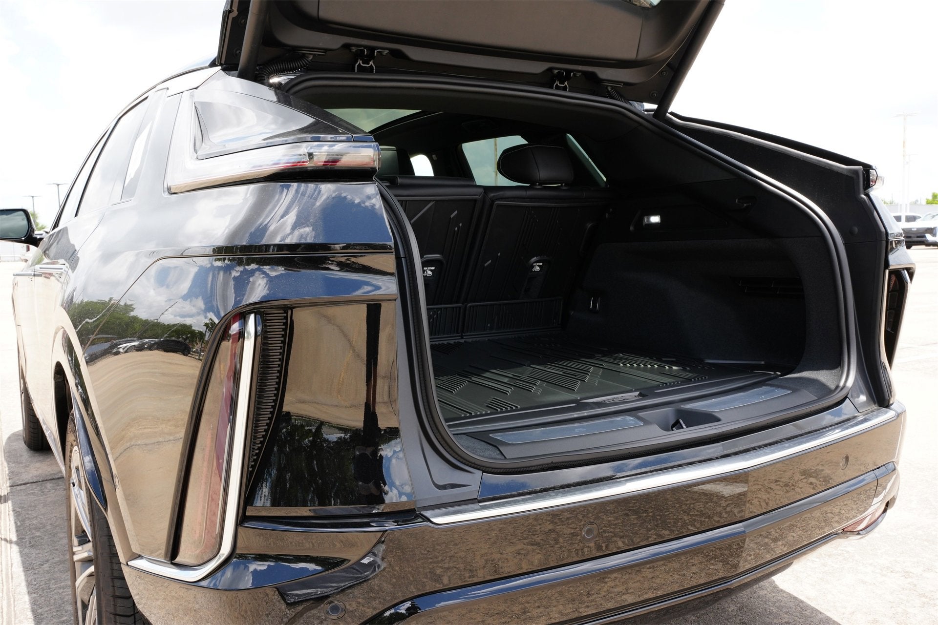 2025 Cadillac LYRIQ Sport 1