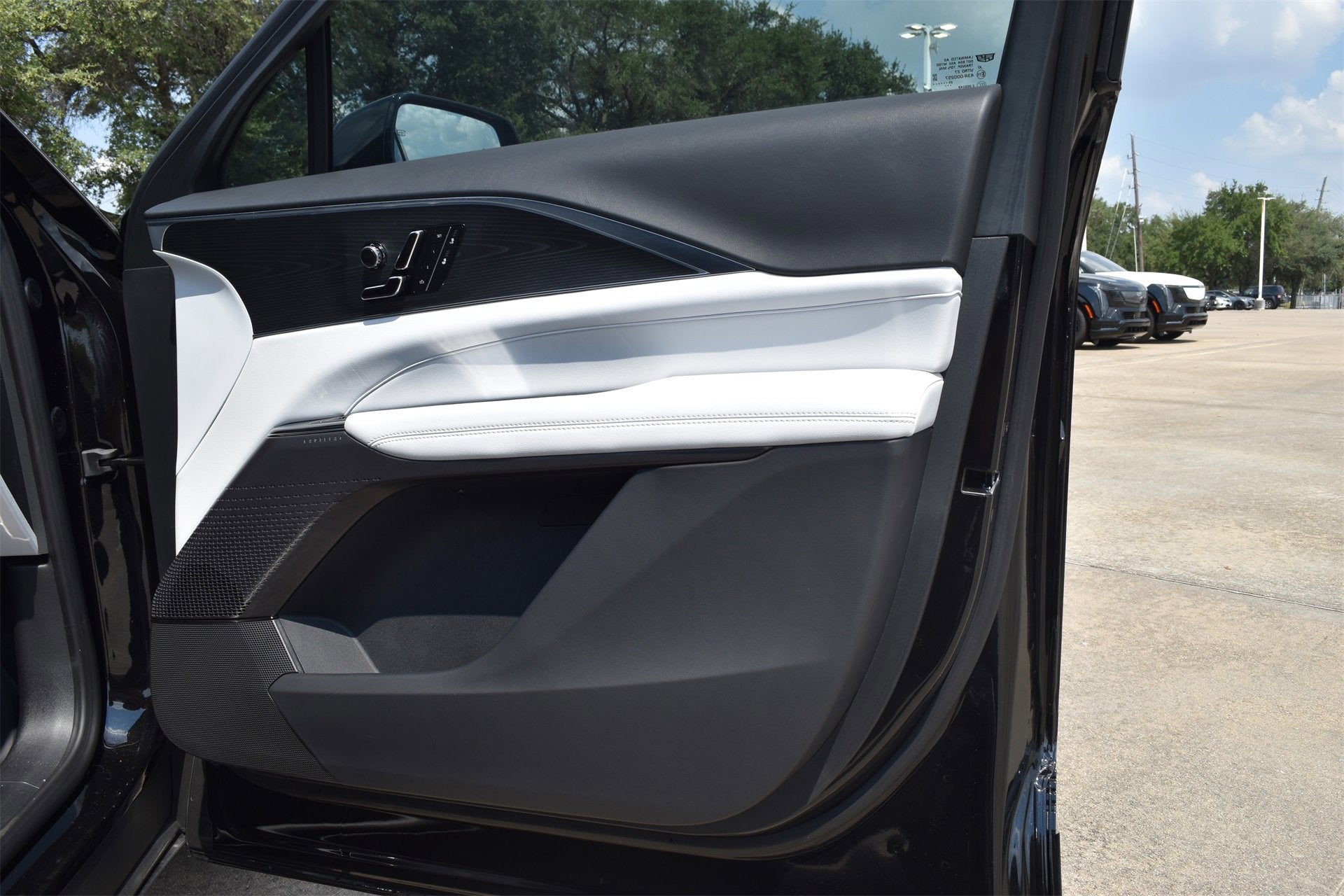 2025 Cadillac LYRIQ Sport 1