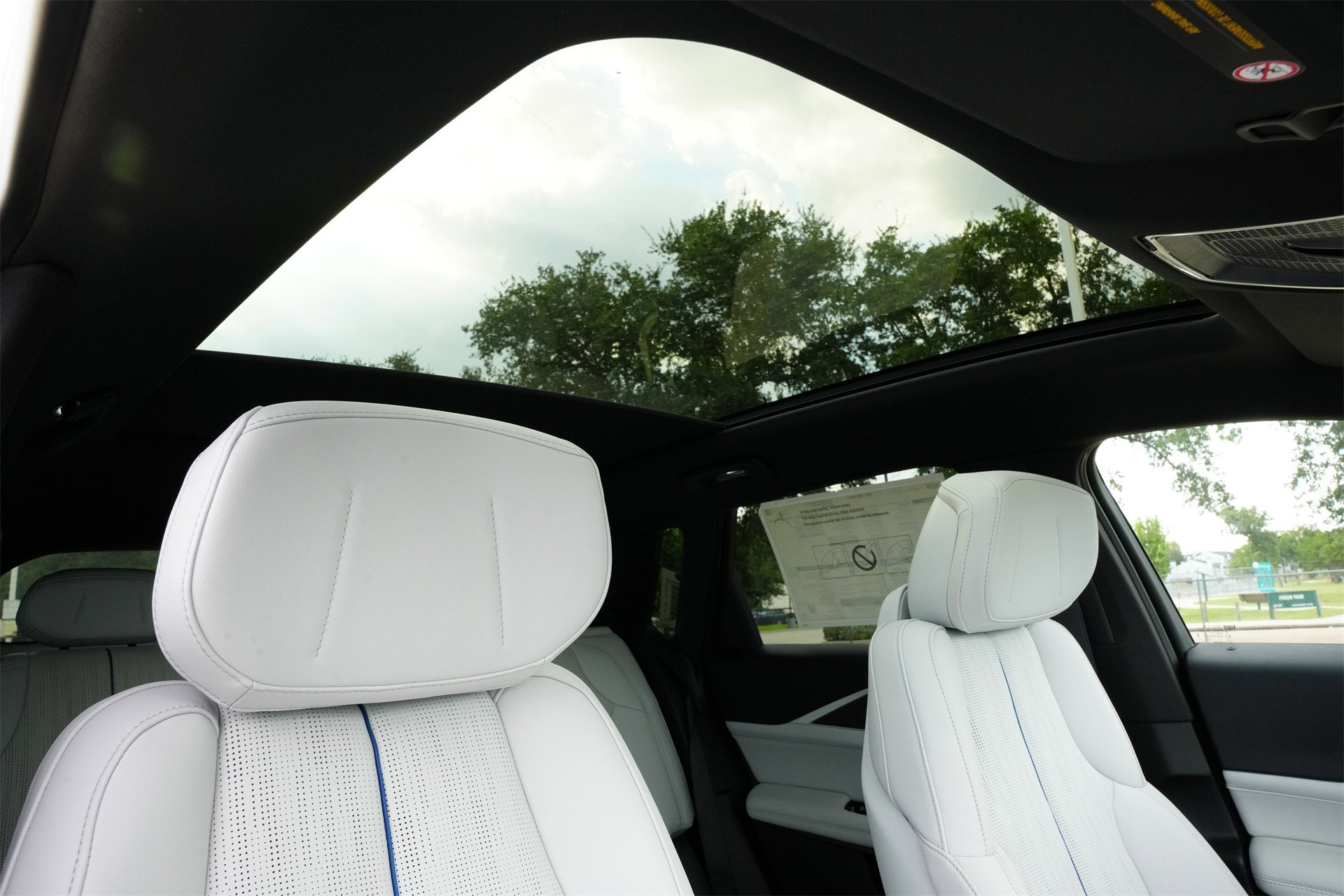 2025 Cadillac LYRIQ Sport 1