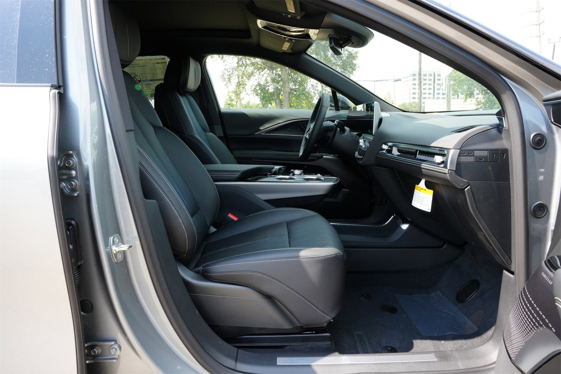 2025 Cadillac LYRIQ Sport 1