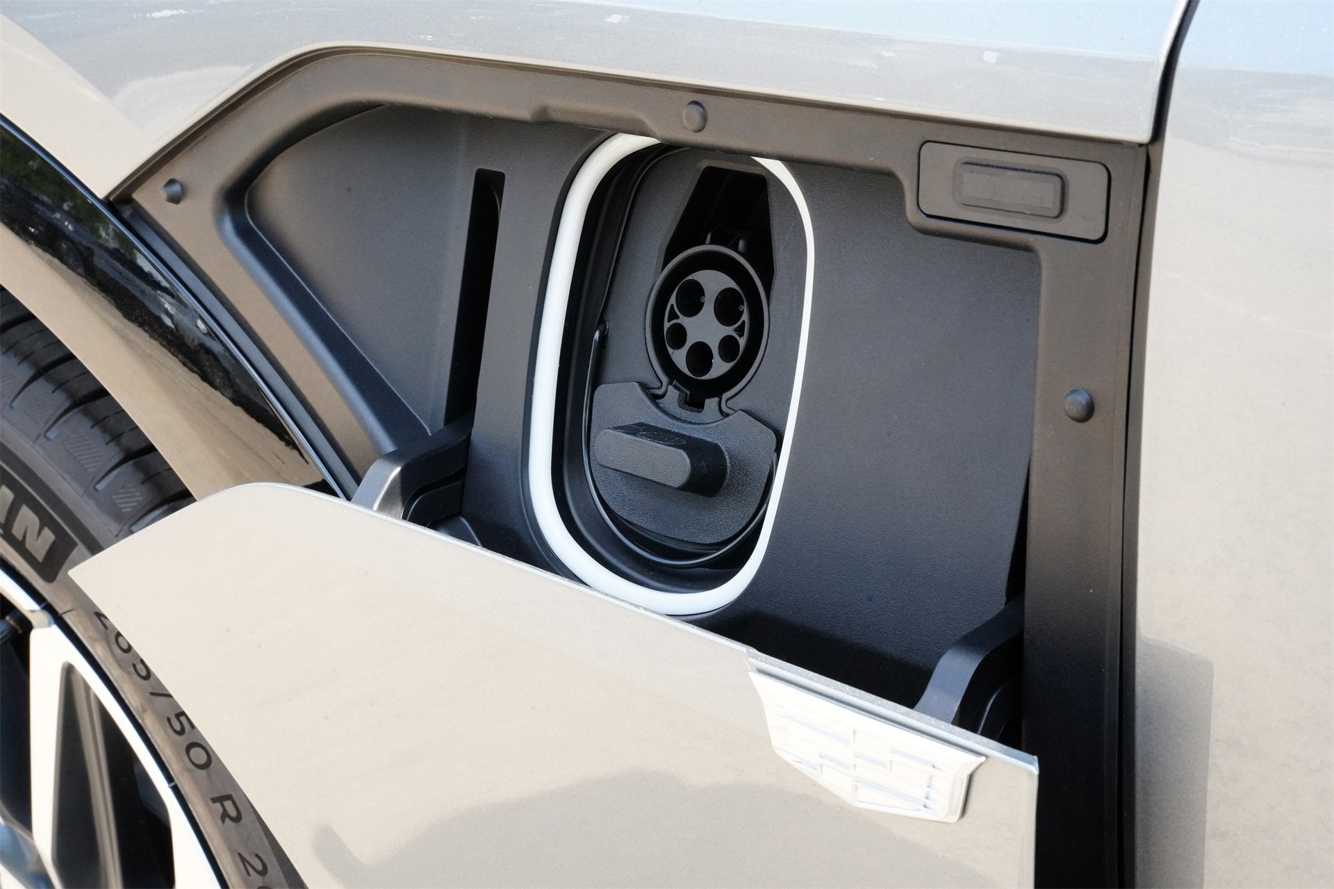 2025 Cadillac LYRIQ Sport 1