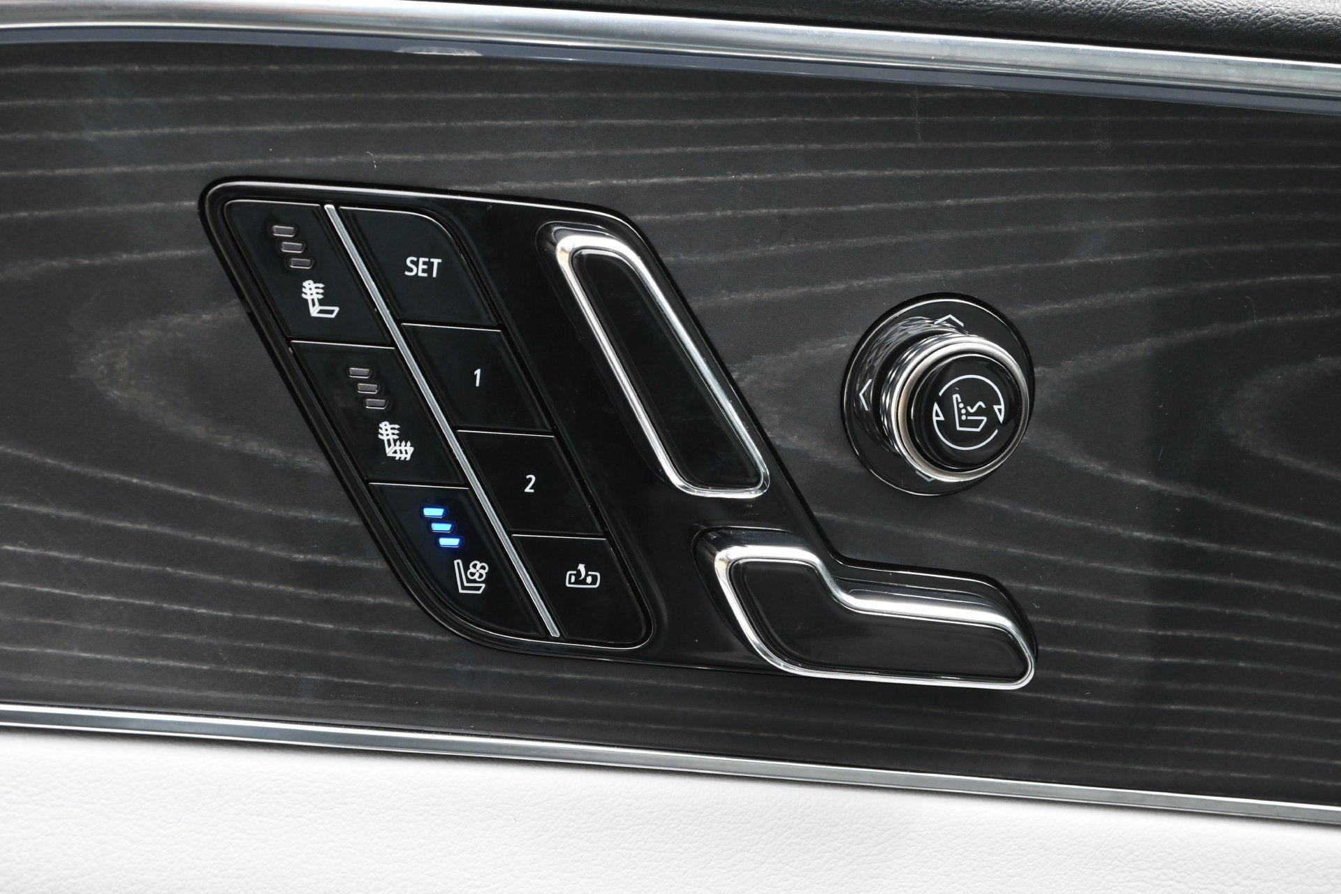 2024 Cadillac LYRIQ Sport 2