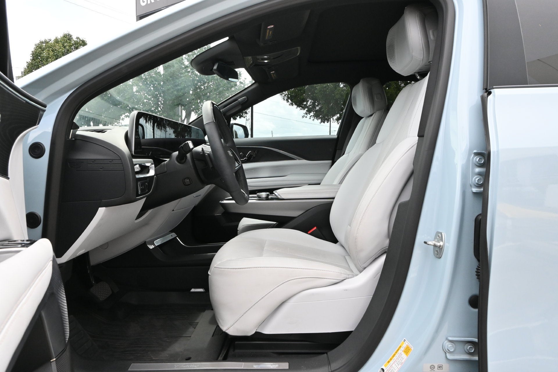 2024 Cadillac LYRIQ Sport 2