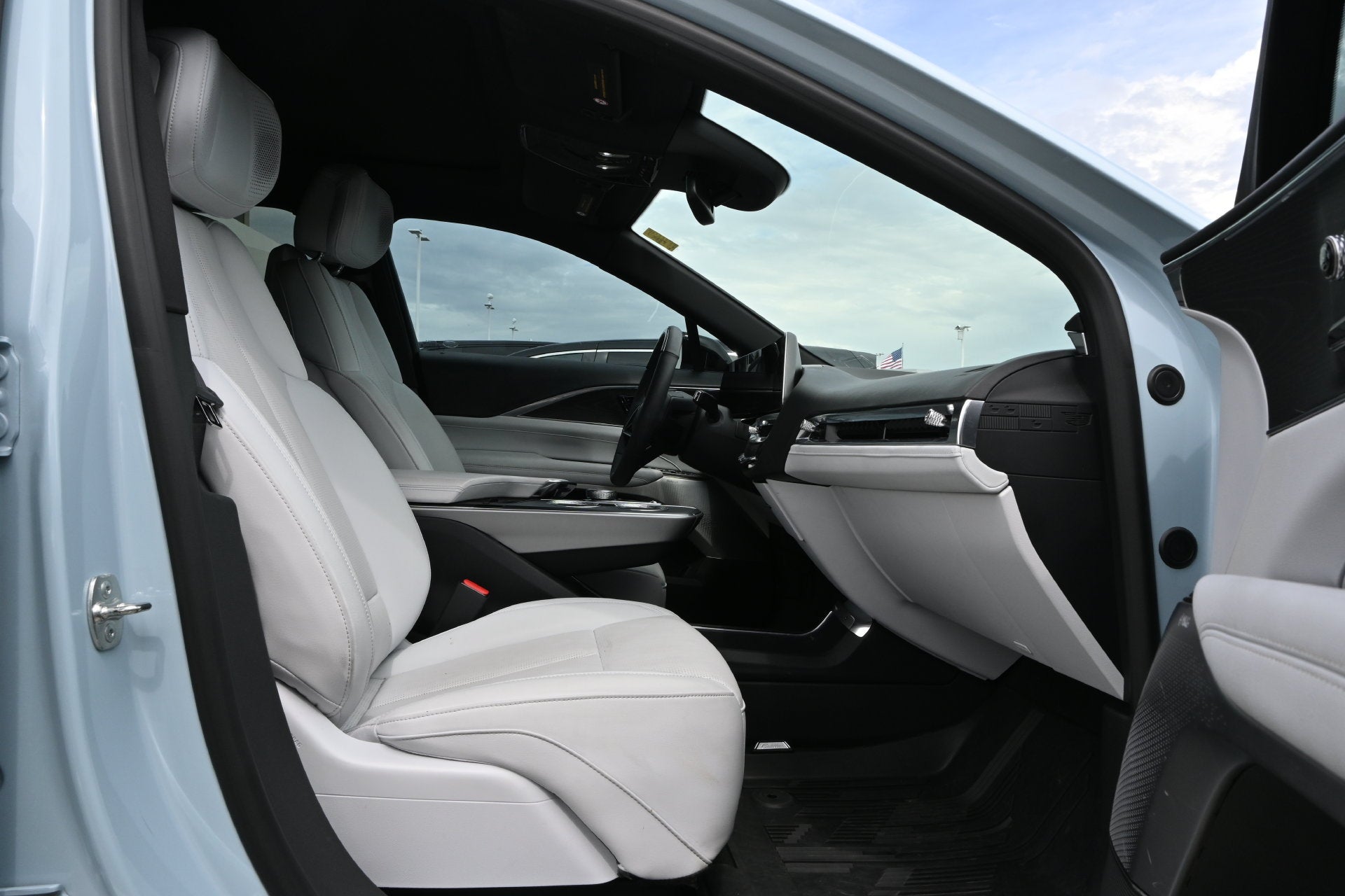 2024 Cadillac LYRIQ Sport 2