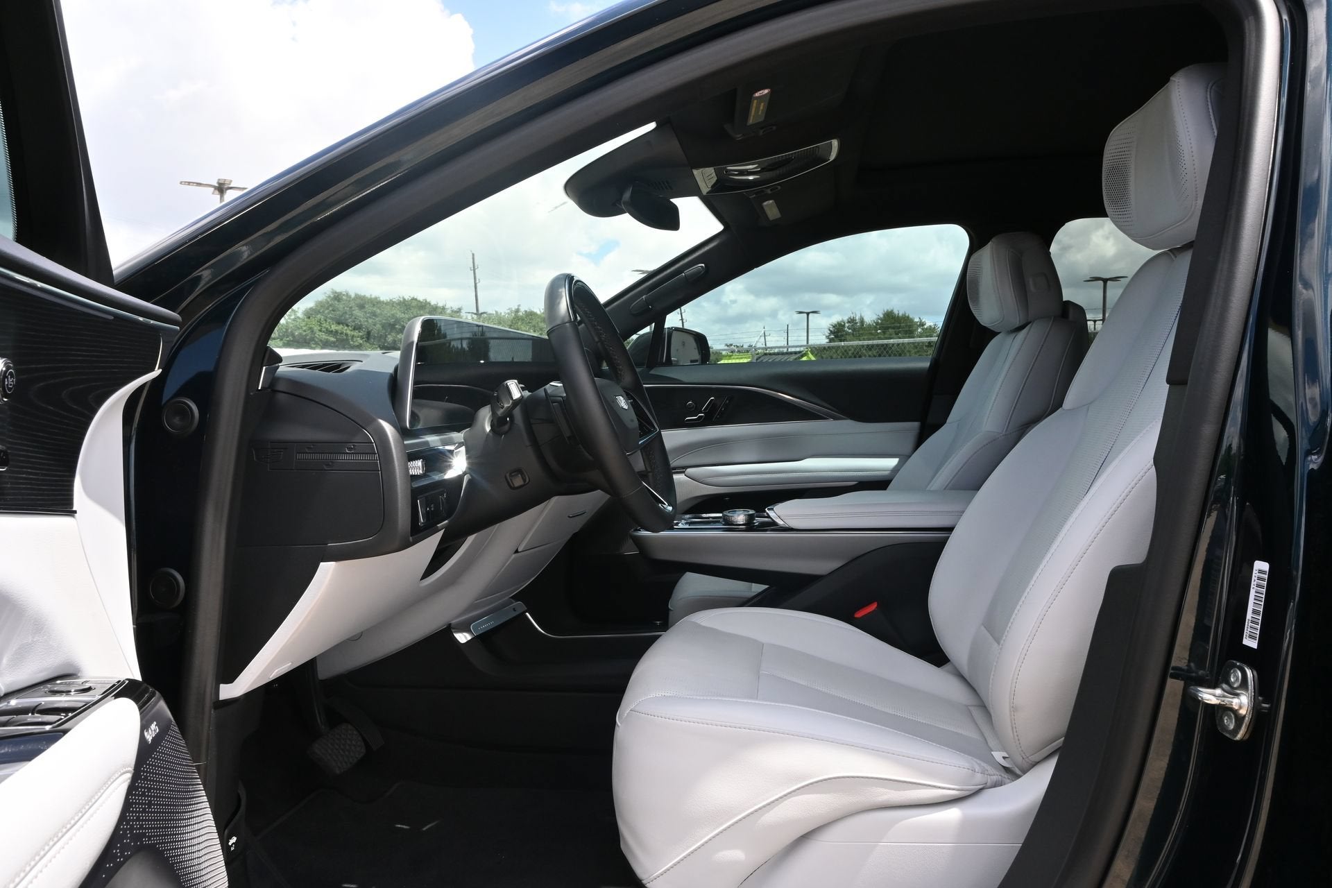 2024 Cadillac LYRIQ Sport 2