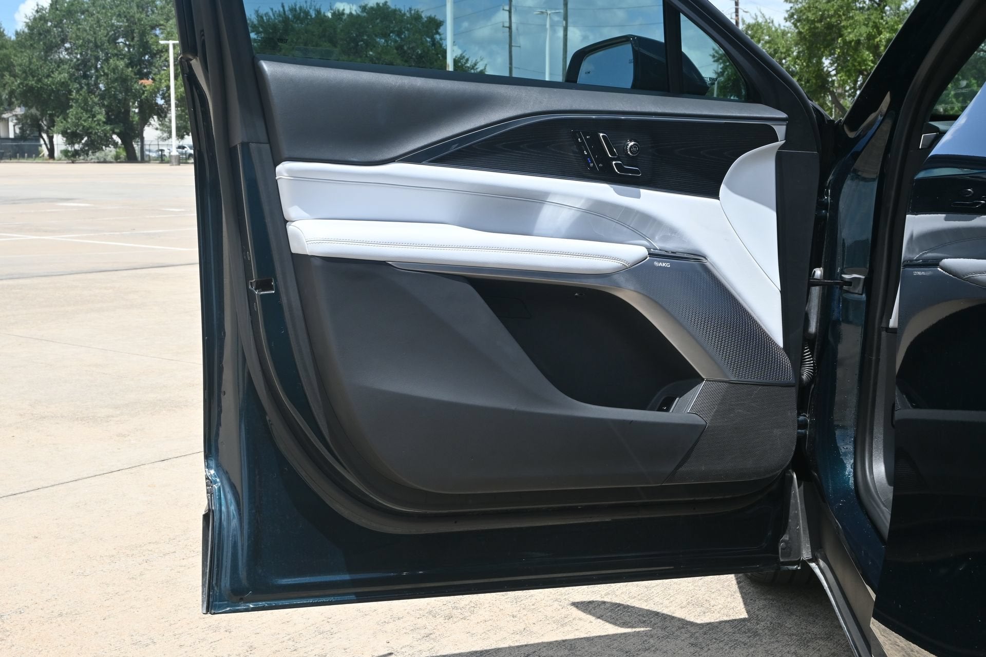 2024 Cadillac LYRIQ Sport 2