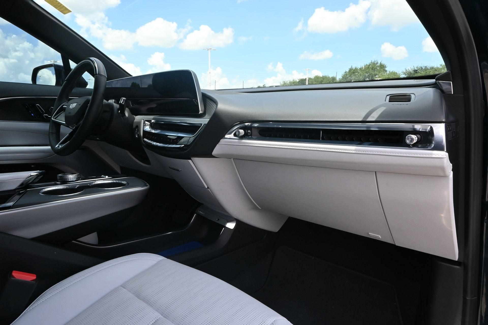 2024 Cadillac LYRIQ Sport 2