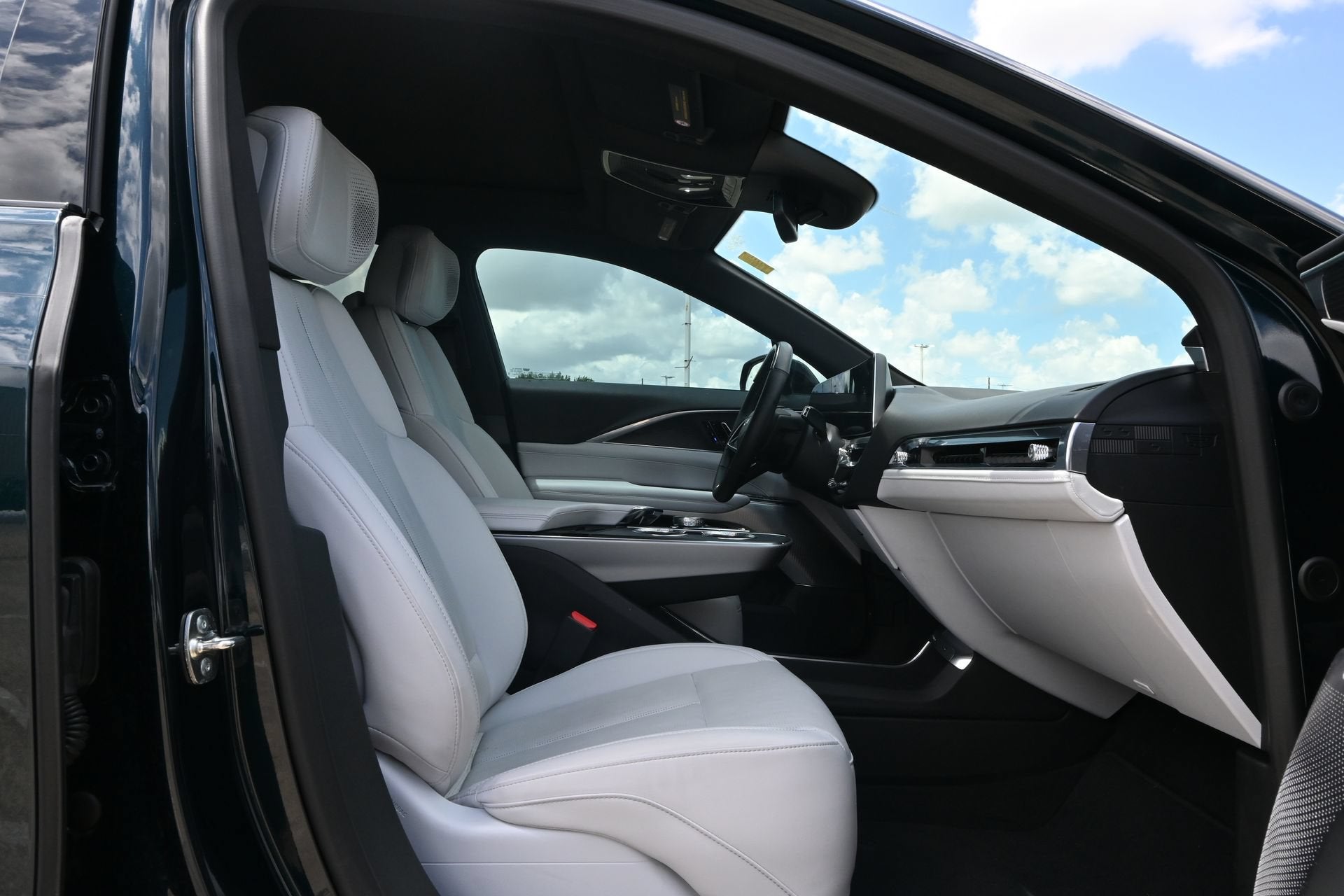 2024 Cadillac LYRIQ Sport 2