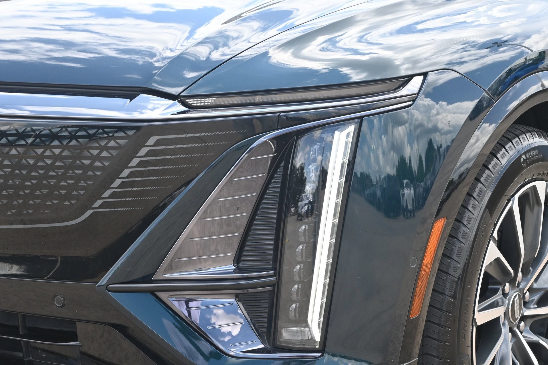 2024 Cadillac LYRIQ Sport 2