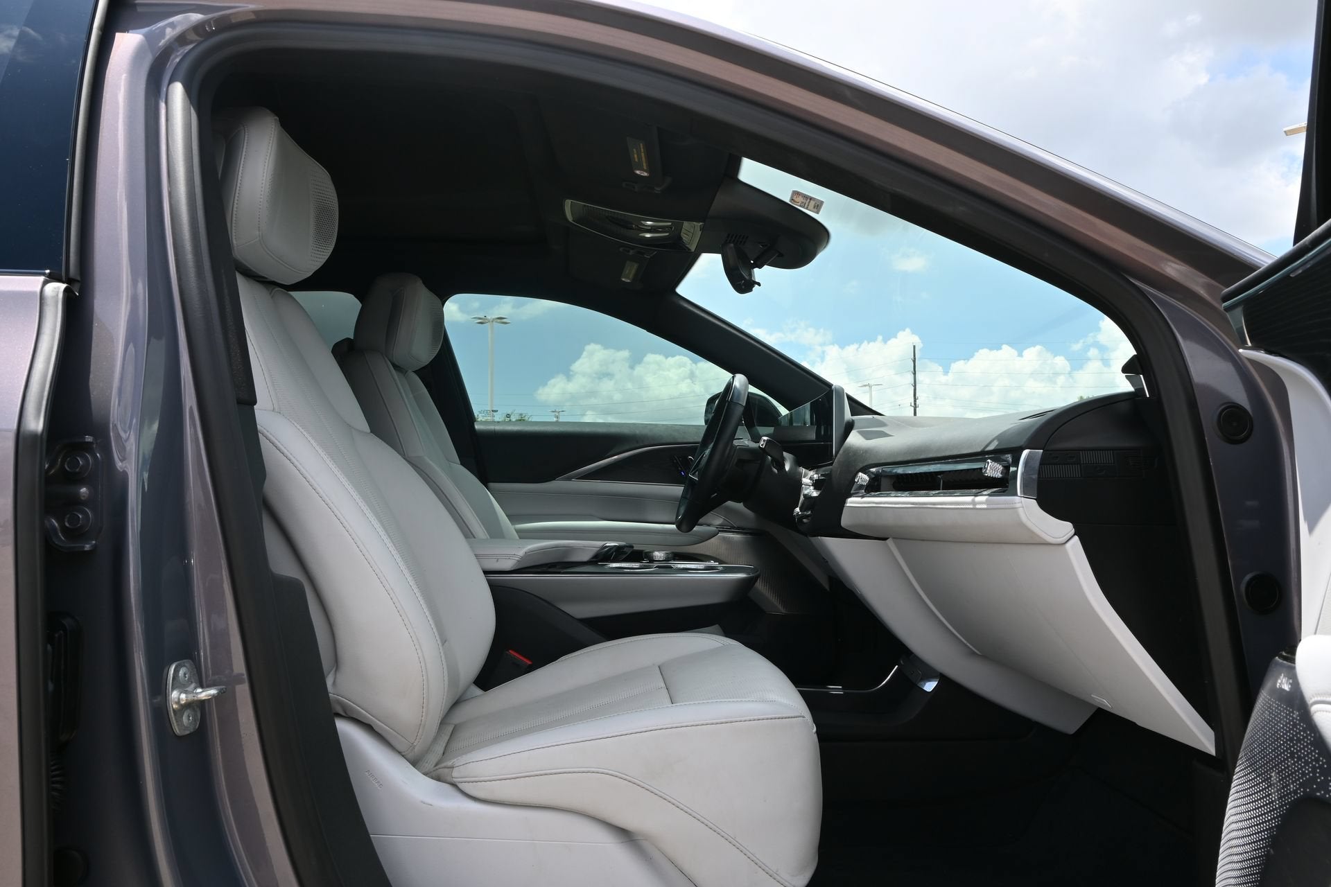 2024 Cadillac LYRIQ Sport 3