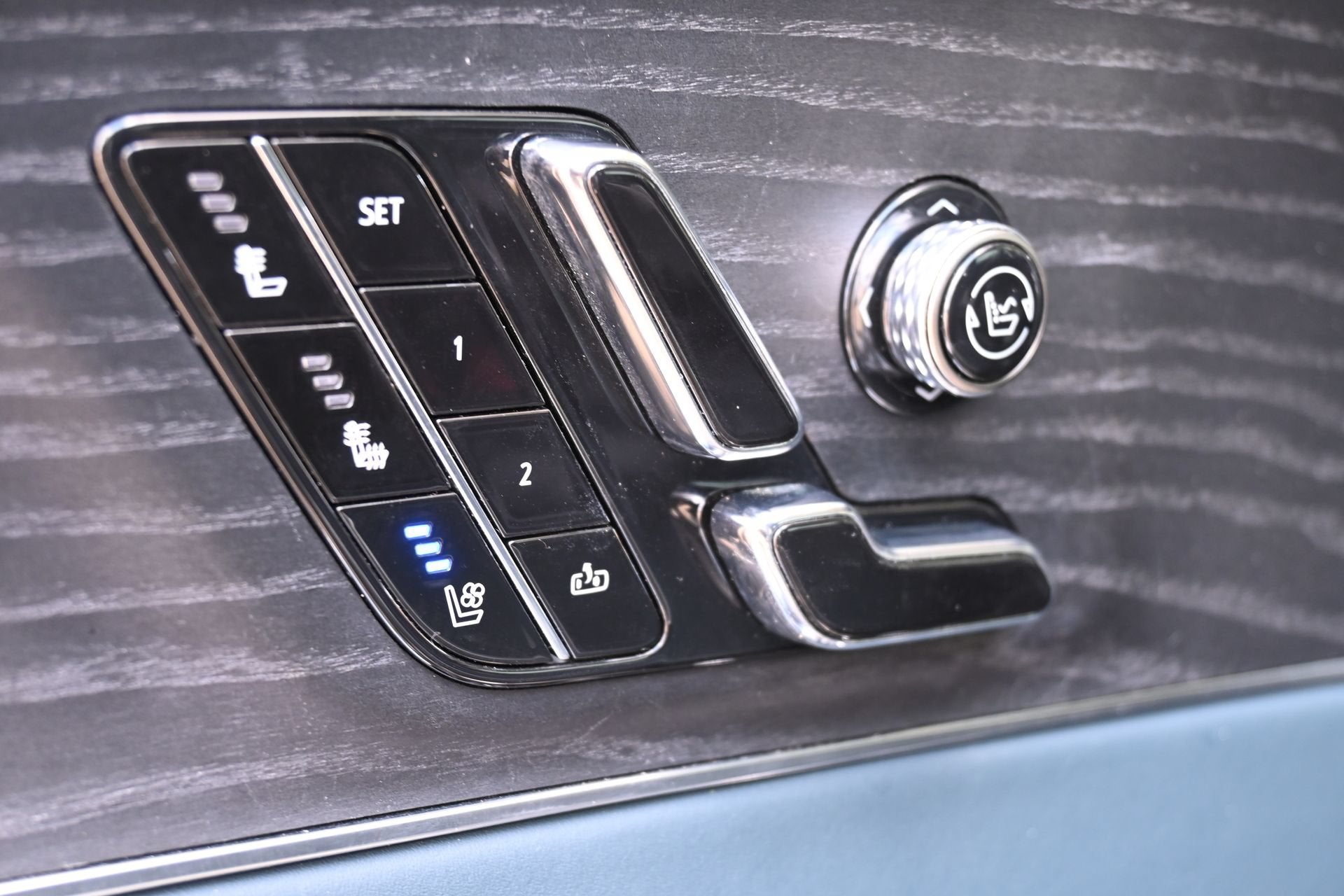 2024 Cadillac LYRIQ Sport 3