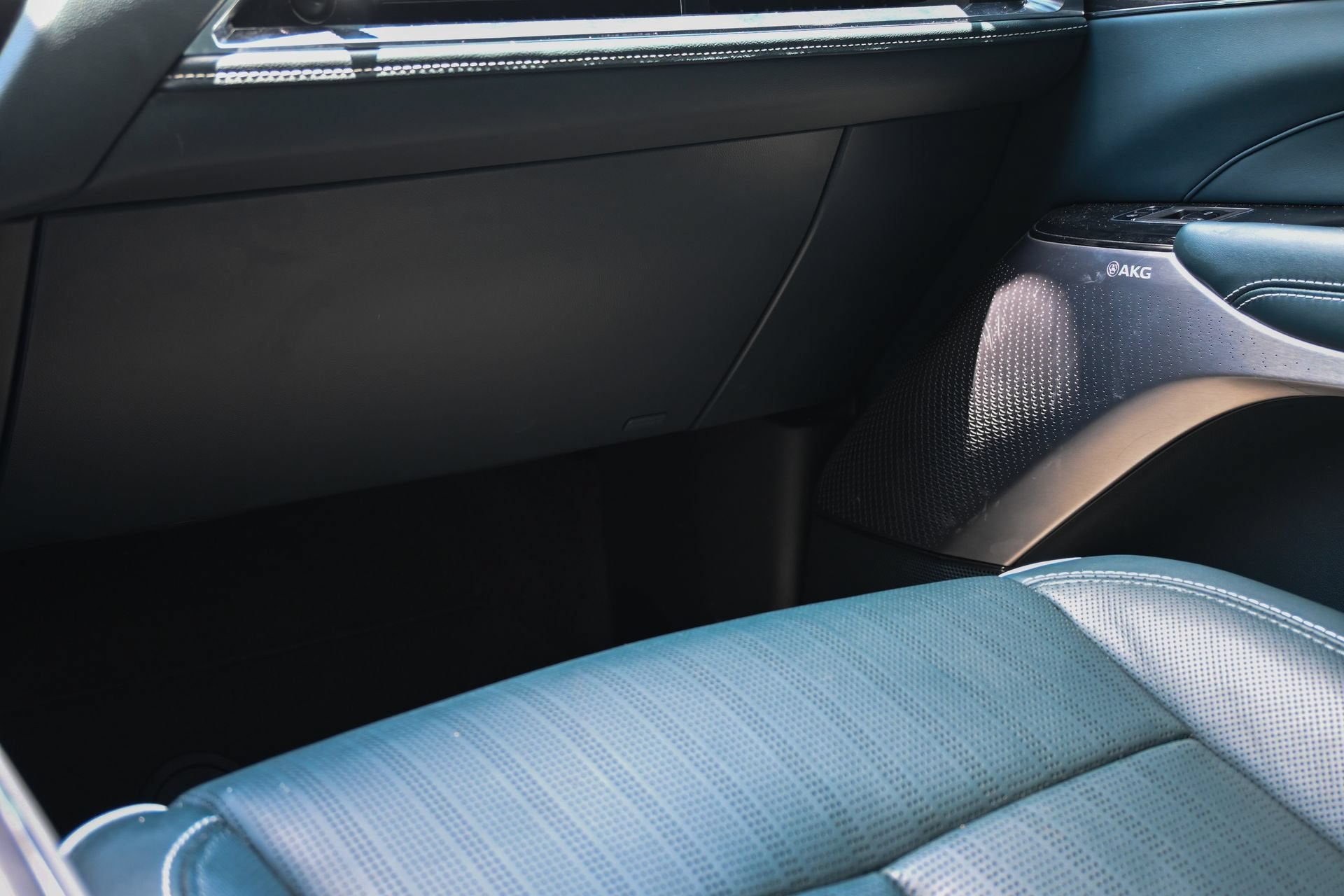 2024 Cadillac LYRIQ Sport 3